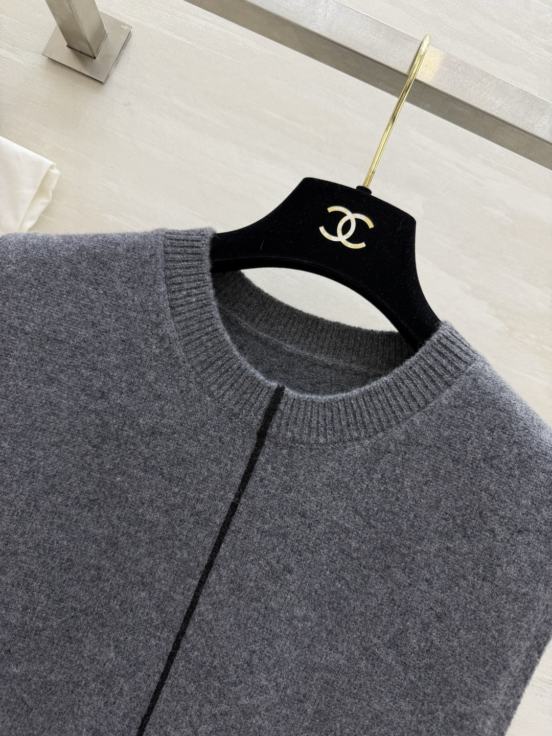 #Chane♡²⁶🧶高级感羊绒针织马甲 通勤穿搭的万能神器 极简风针织马甲真的是衣柜里的百搭王者✨奶白/