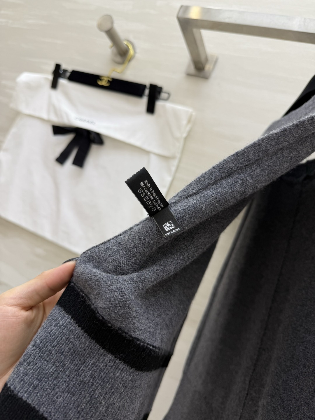 #Chane♡²⁶🧶高级感羊绒针织马甲 通勤穿搭的万能神器 极简风针织马甲真的是衣柜里的百搭王者✨奶白/