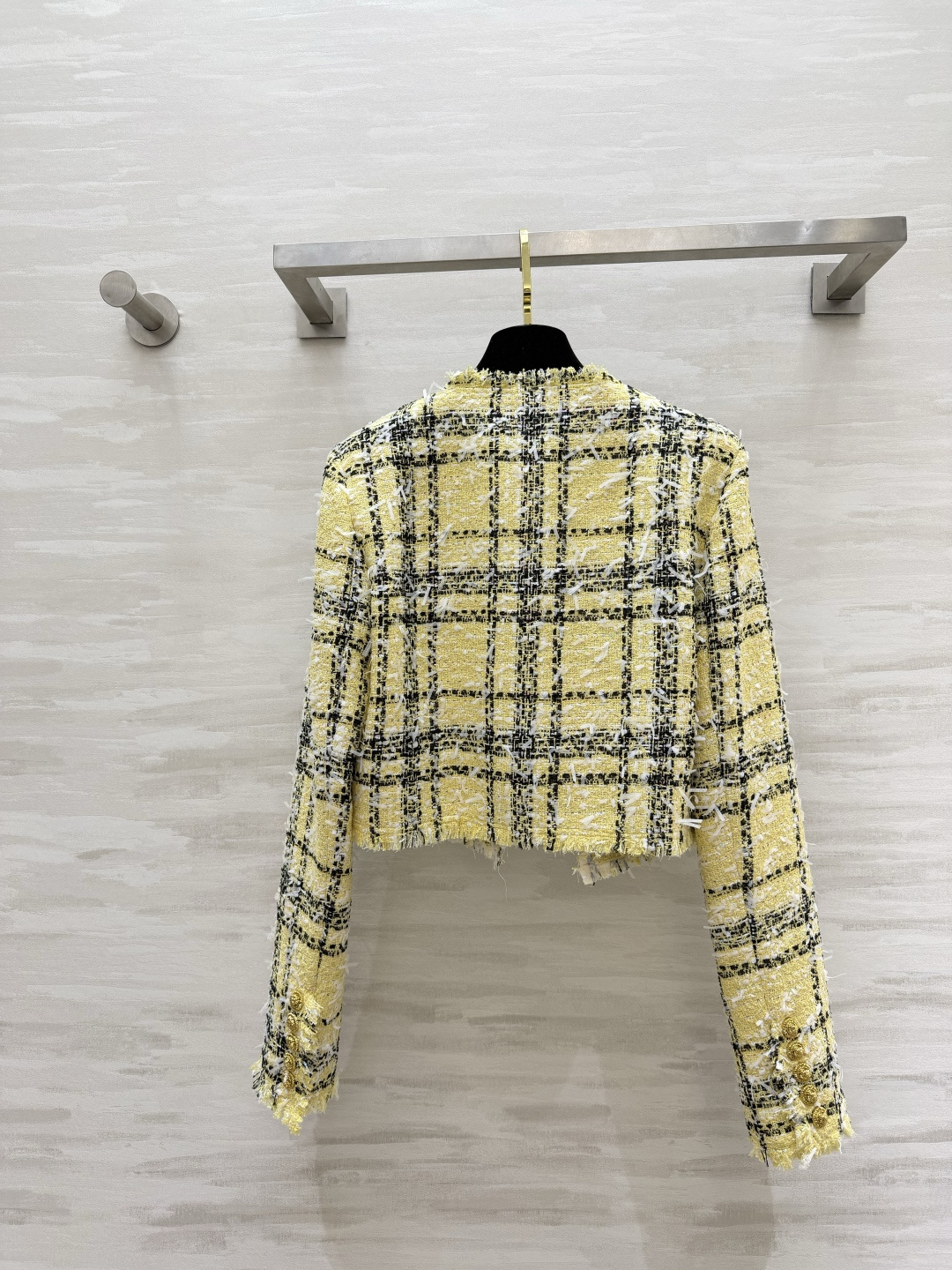 #Balmai♡²⁶黄黑格纹短外套 奶黄格纹把贵气感焊在身上了✨奶fufu的鹅黄底 经典黑格纹 自带温柔