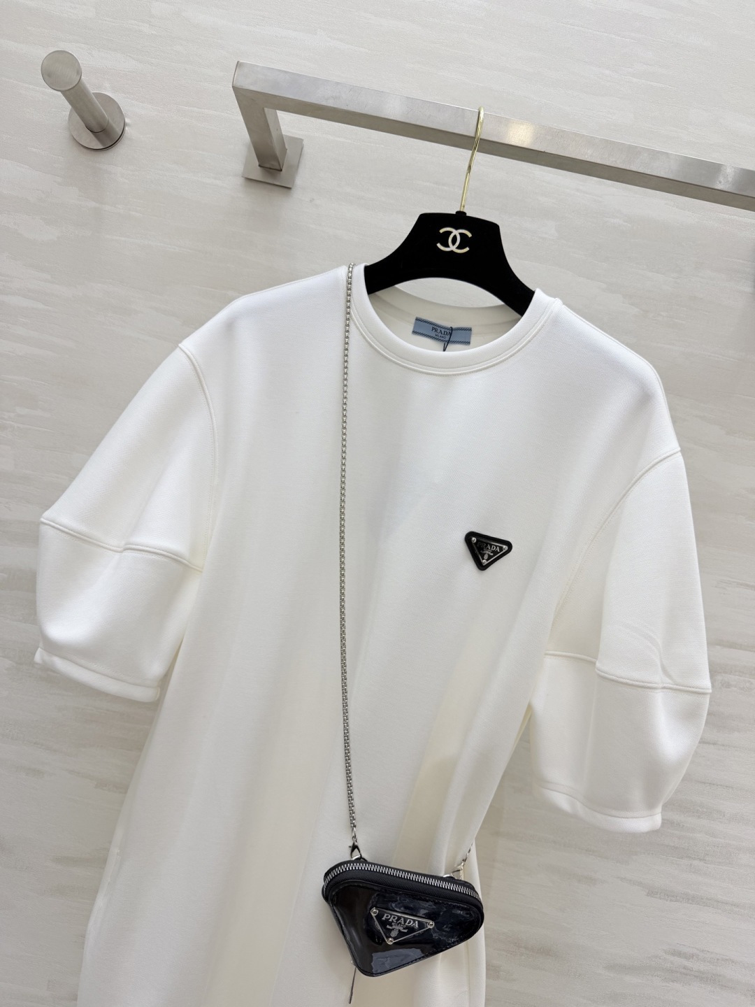 🔥🔥🔥爆款🔥🔥🔥#Prad♡²⁶春夏新款 普拉达三角标休闲连衣裙✔️简约又不简单风 搭配字母三角小包包 