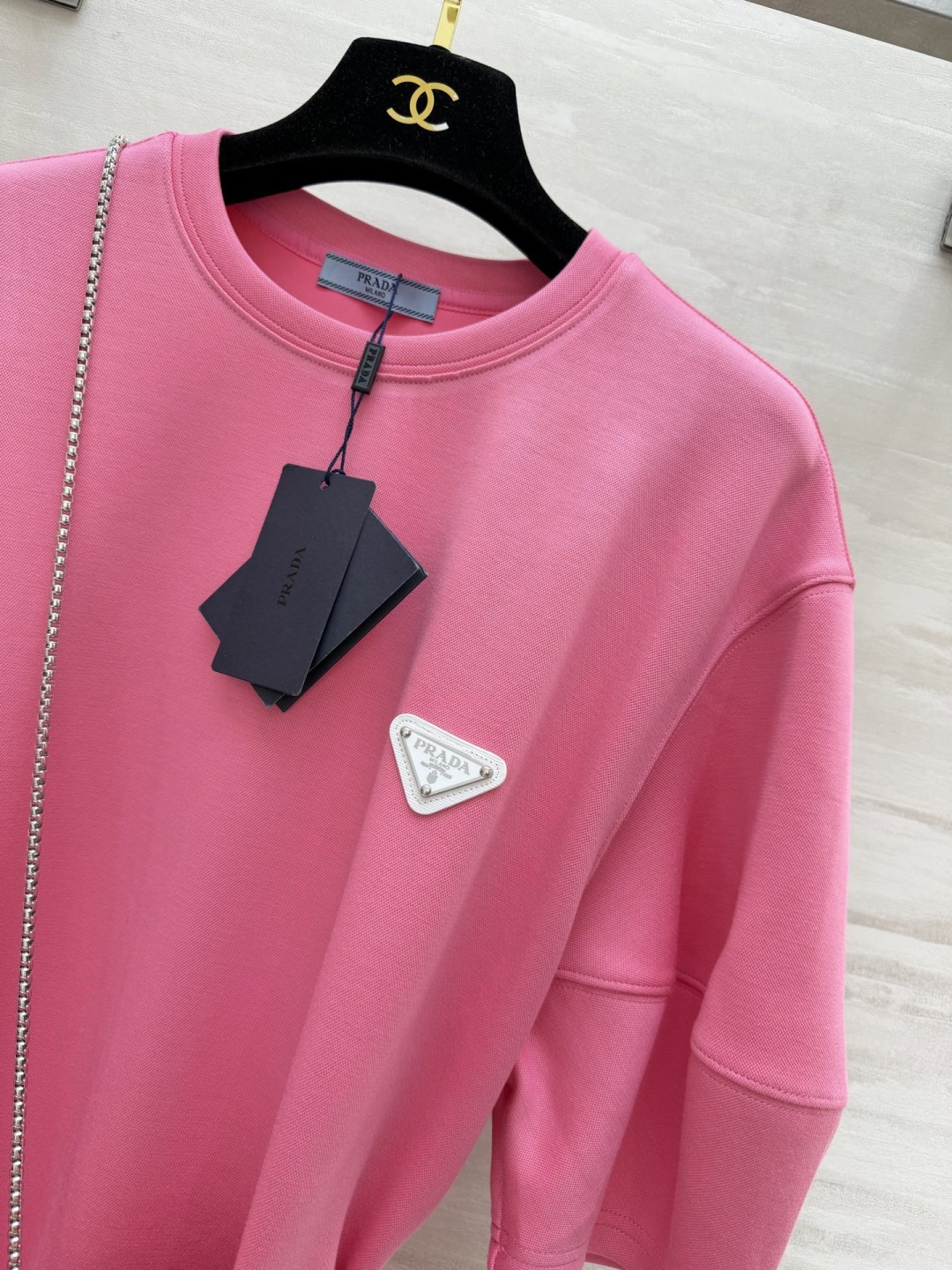 🔥🔥🔥爆款🔥🔥🔥#Prad♡²⁶春夏新款 普拉达三角标休闲连衣裙✔️简约又不简单风 搭配字母三角小包包 