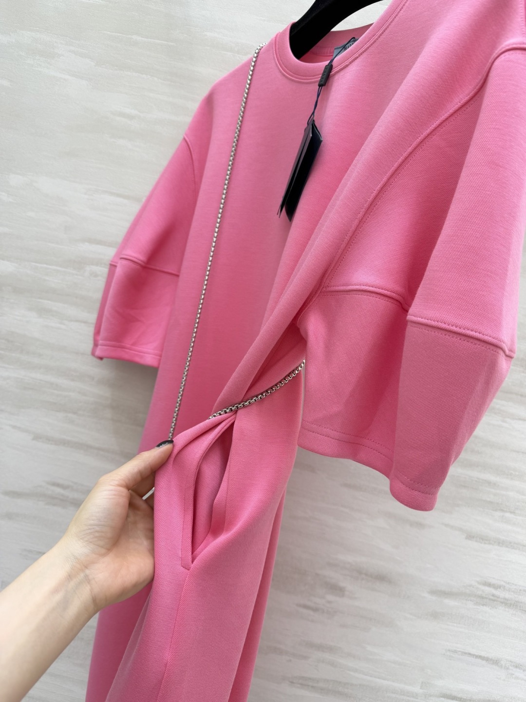 🔥🔥🔥爆款🔥🔥🔥#Prad♡²⁶春夏新款 普拉达三角标休闲连衣裙✔️简约又不简单风 搭配字母三角小包包 