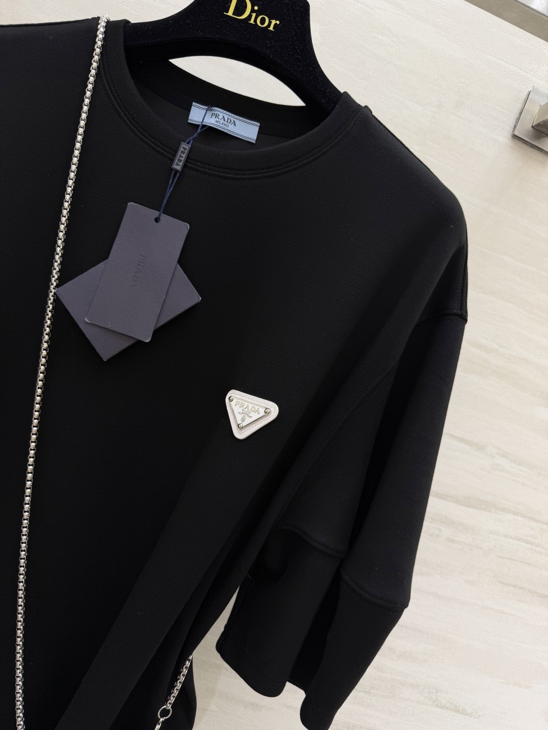 🔥🔥🔥爆款🔥🔥🔥#Prad♡²⁶春夏新款 普拉达三角标休闲连衣裙✔️简约又不简单风 搭配字母三角小包包 