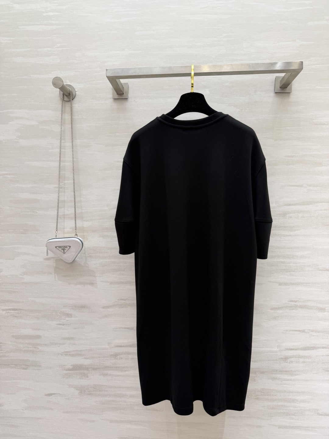 🔥🔥🔥爆款🔥🔥🔥#Prad♡²⁶春夏新款 普拉达三角标休闲连衣裙✔️简约又不简单风 搭配字母三角小包包 