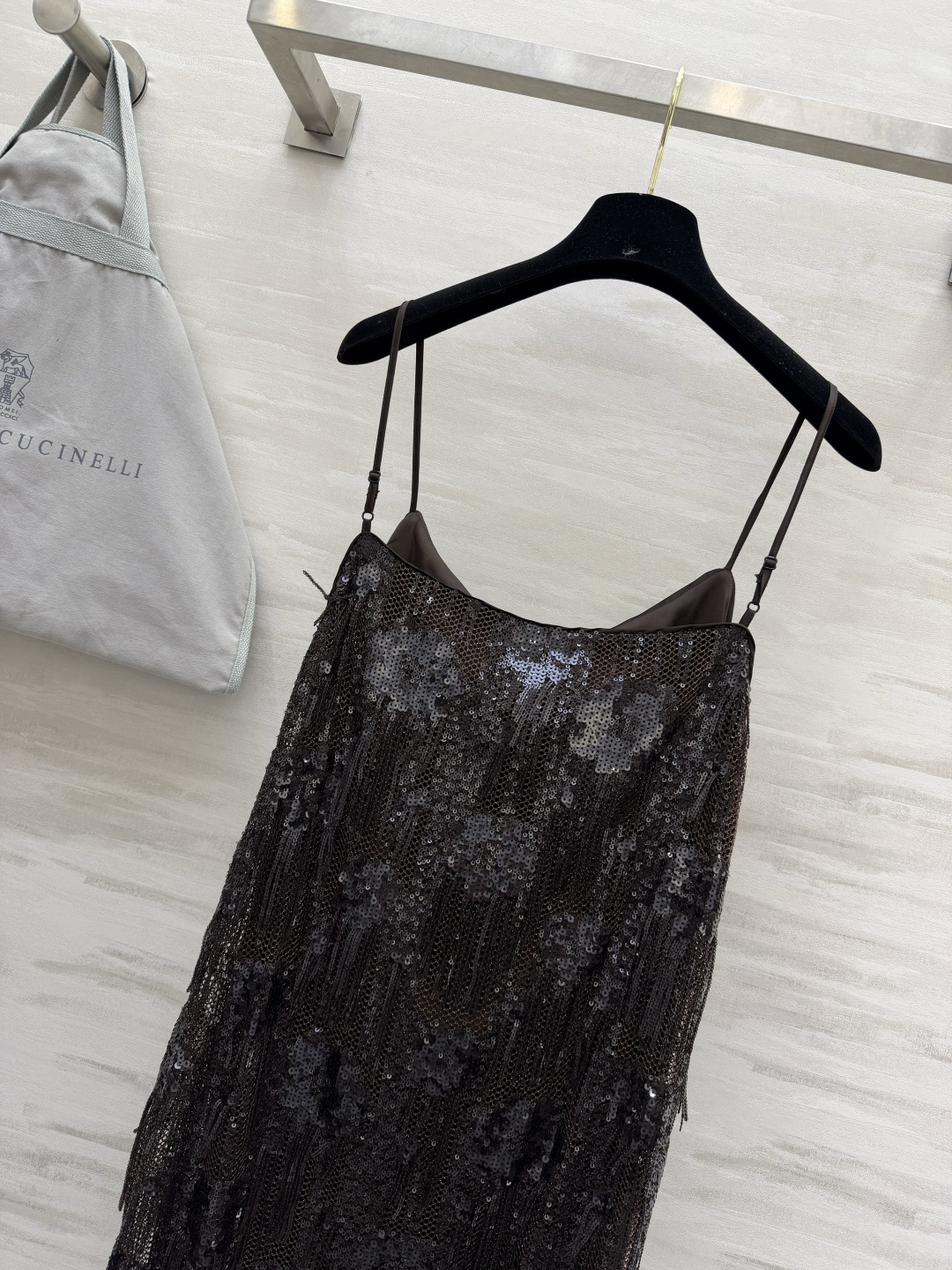 #Brunellocucinell♡²⁶ss亮片流苏吊带裙 自带聚光灯效果的重工款✨深棕底色 渐变亮片 