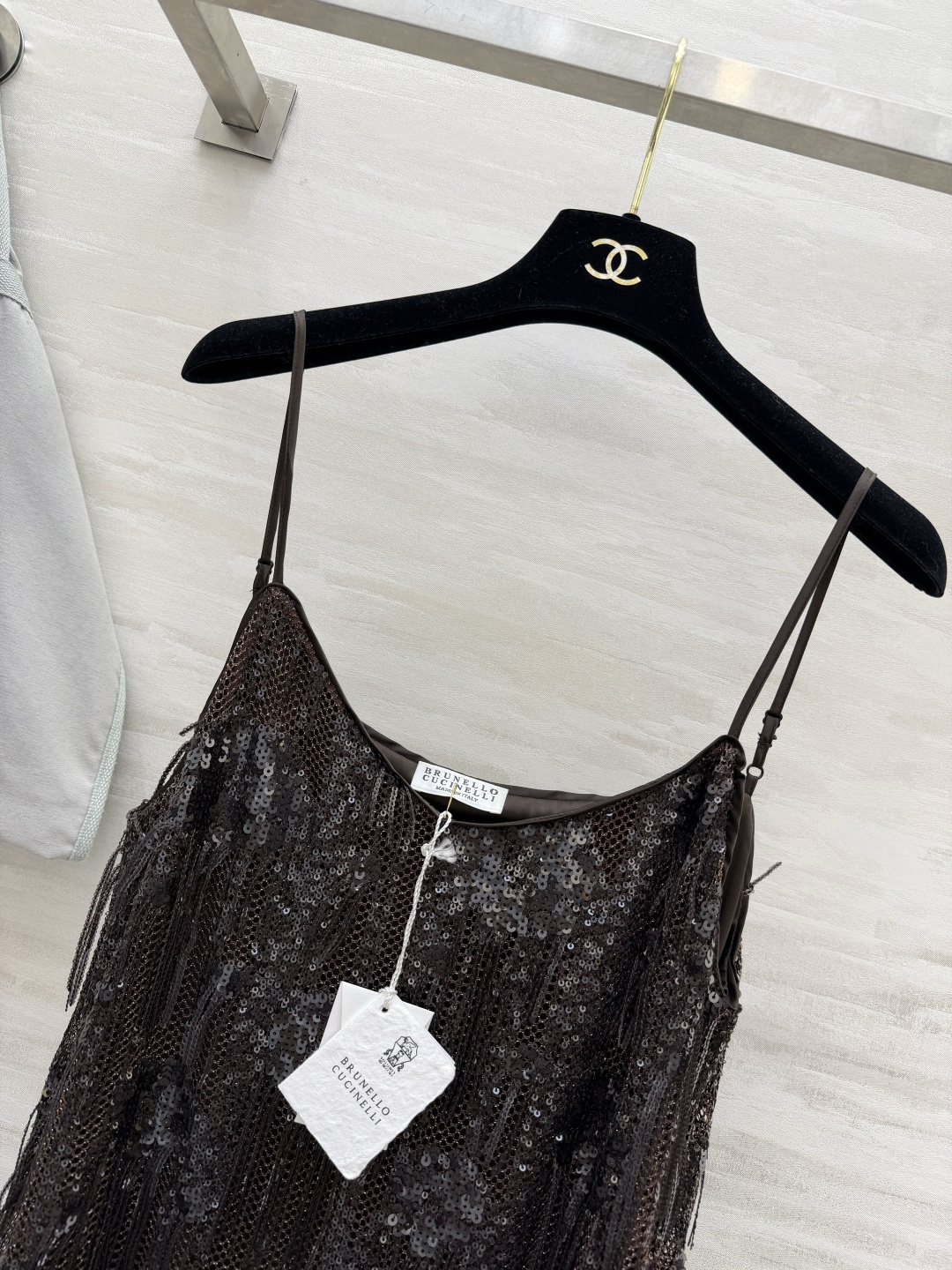 #Brunellocucinell♡²⁶ss亮片流苏吊带裙 自带聚光灯效果的重工款✨深棕底色 渐变亮片 