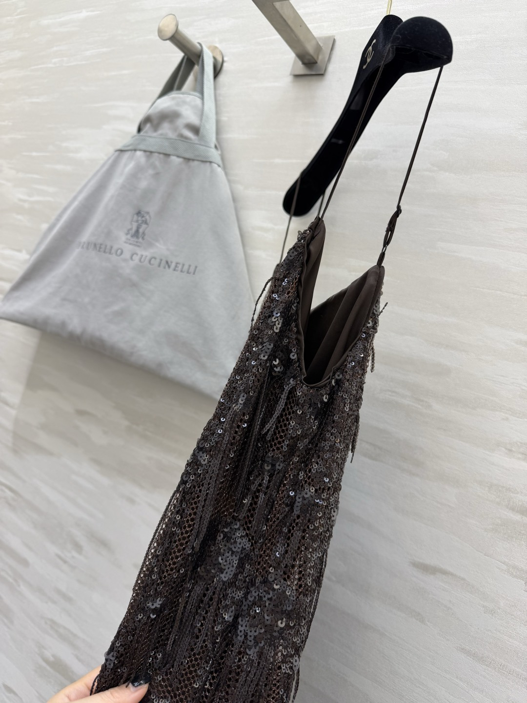 #Brunellocucinell♡²⁶ss亮片流苏吊带裙 自带聚光灯效果的重工款✨深棕底色 渐变亮片 