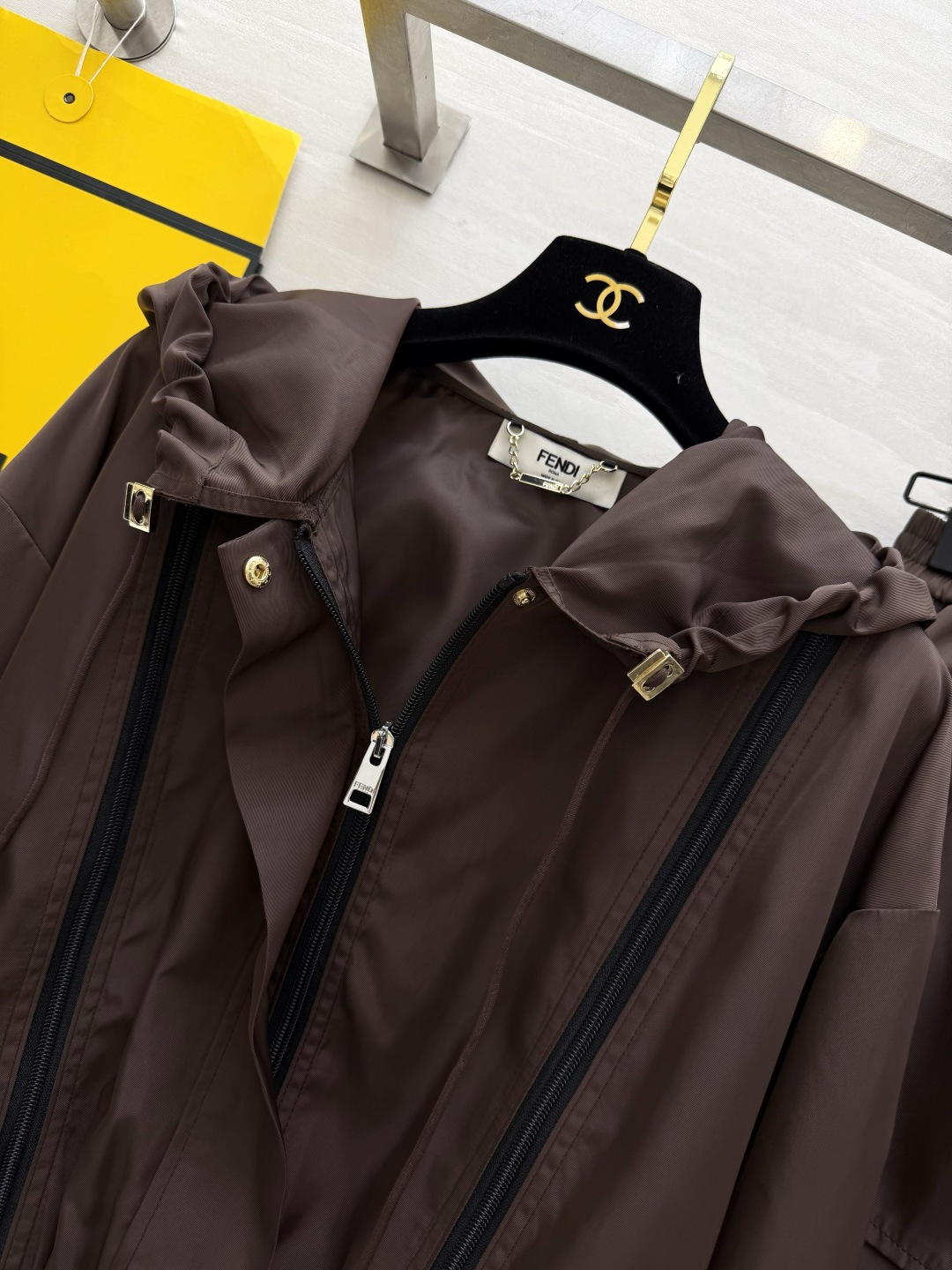 #FEND♡²⁶ss限定 巧克力棕连帽套装 美拉德色系天花板 把高级感焊在身上！低饱和巧克力棕 不挑皮巨