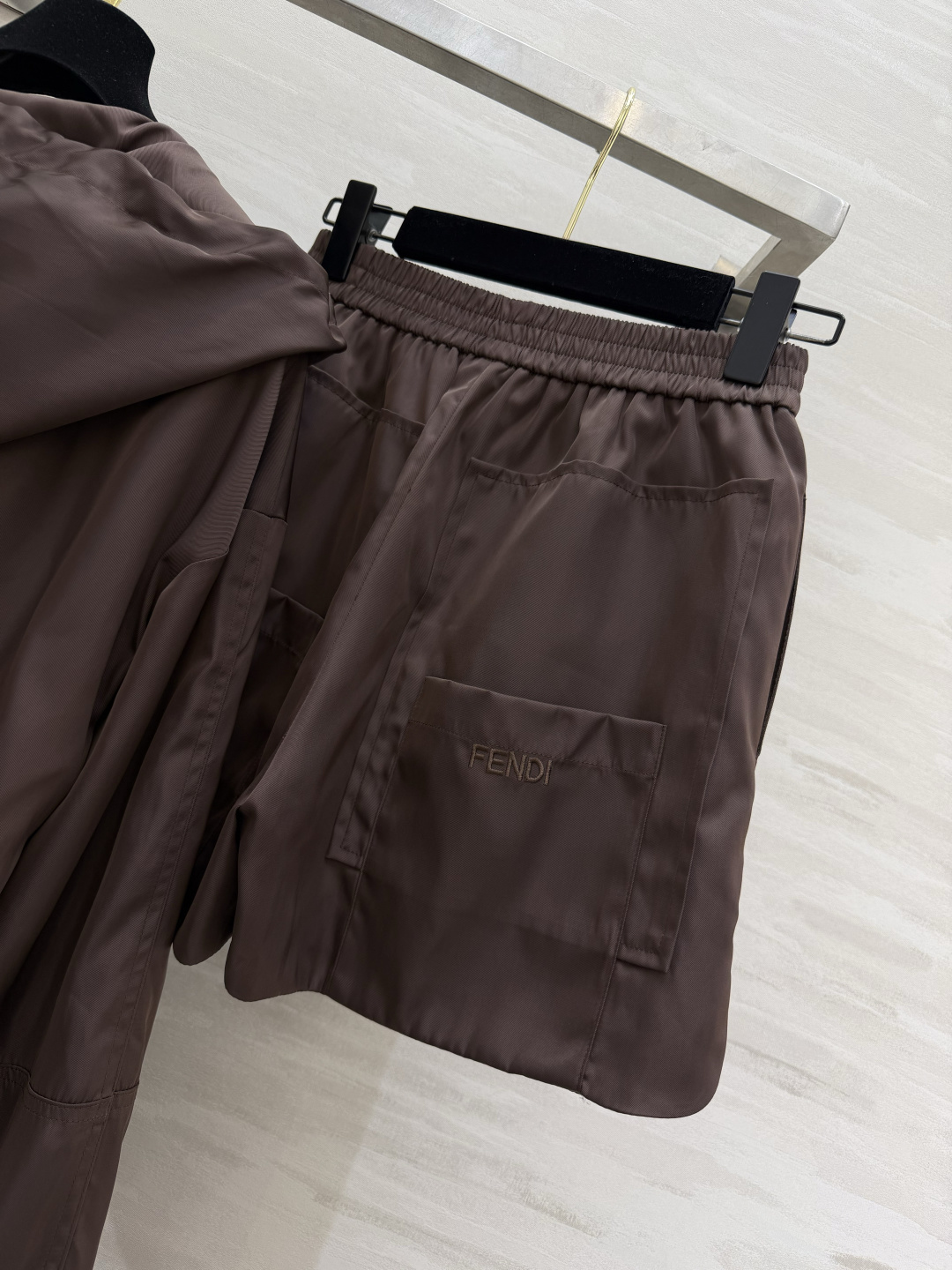 #FEND♡²⁶ss限定 巧克力棕连帽套装 美拉德色系天花板 把高级感焊在身上！低饱和巧克力棕 不挑皮巨