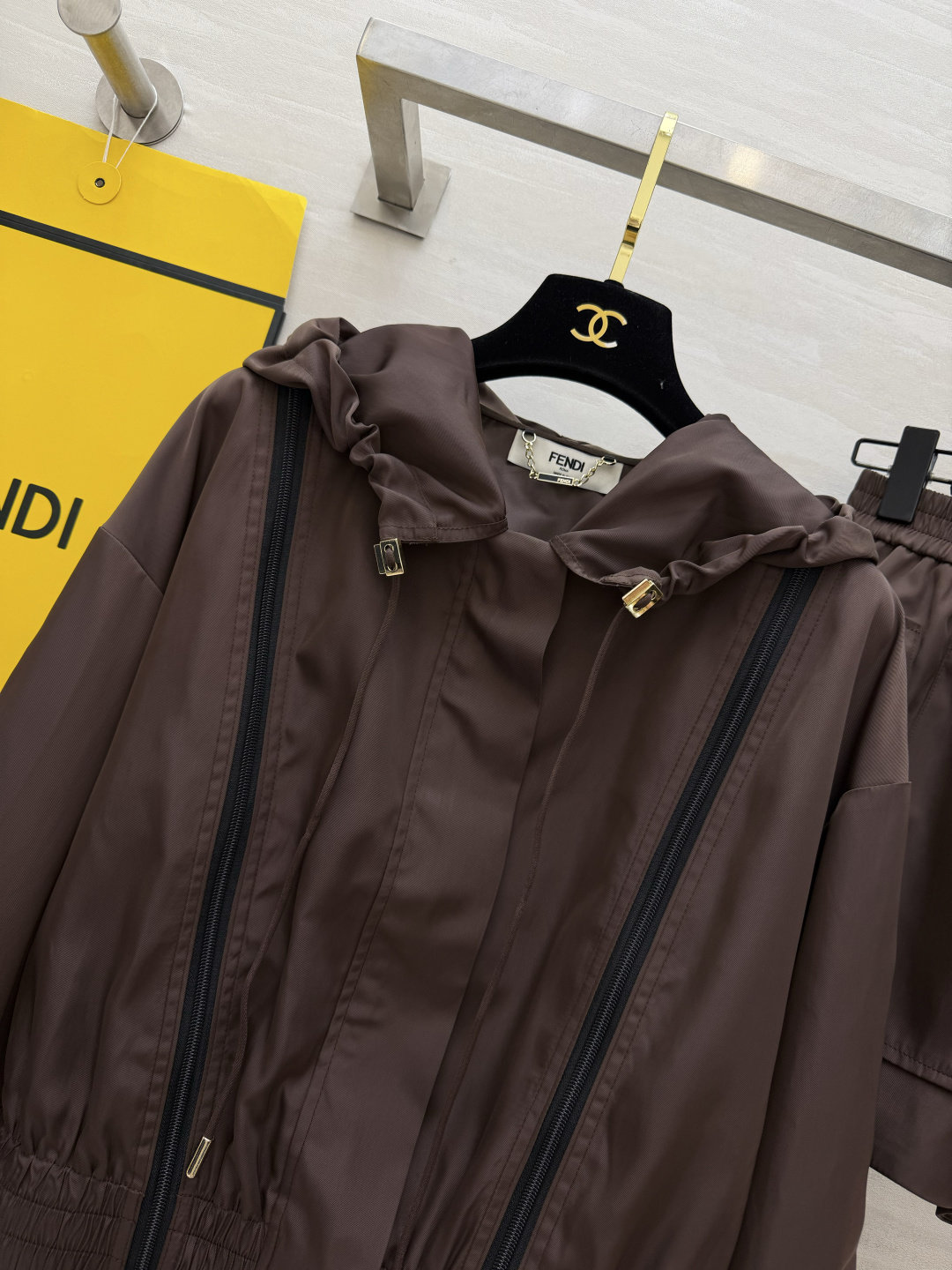 #FEND♡²⁶ss限定 巧克力棕连帽套装 美拉德色系天花板 把高级感焊在身上！低饱和巧克力棕 不挑皮巨