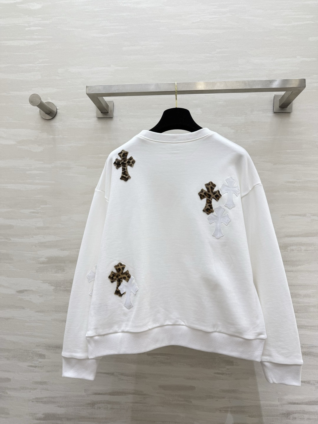 Chrome Hearts²⁶豹纹十字架拼皮卫衣 把美式复古和潮酷感焊在身上了✨经典十字架元素 豹纹撞色