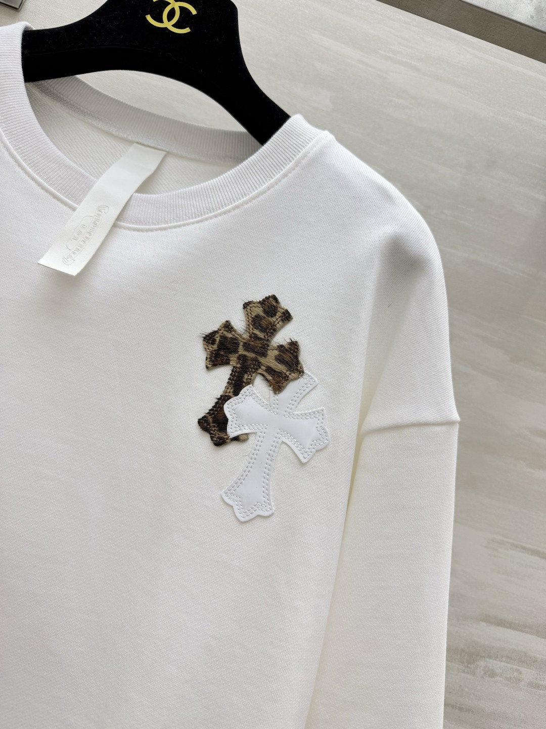 Chrome Hearts²⁶豹纹十字架拼皮卫衣 把美式复古和潮酷感焊在身上了✨经典十字架元素 豹纹撞色