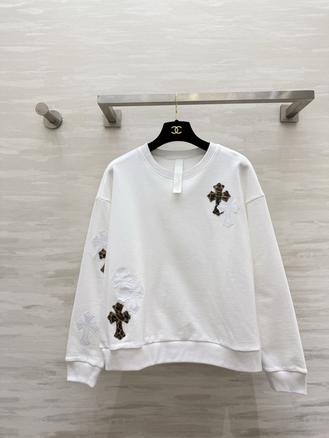 Chrome Hearts²⁶豹纹十字架拼皮卫衣 把美式复古和潮酷感焊在身上了✨经典十字架元素 豹纹撞色