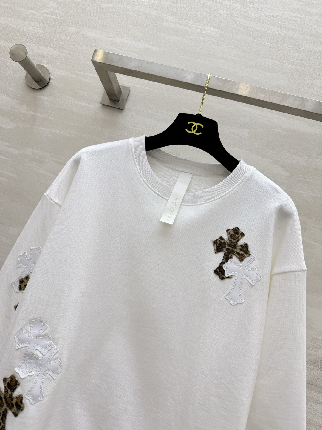 Chrome Hearts²⁶豹纹十字架拼皮卫衣 把美式复古和潮酷感焊在身上了✨经典十字架元素 豹纹撞色