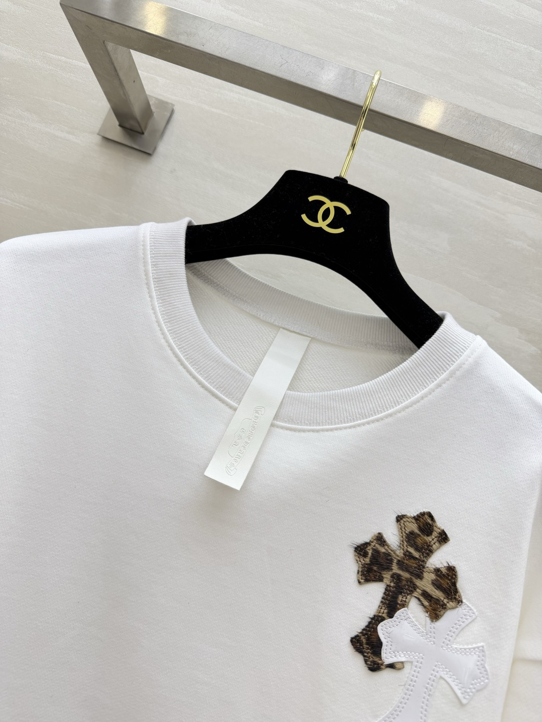 Chrome Hearts²⁶豹纹十字架拼皮卫衣 把美式复古和潮酷感焊在身上了✨经典十字架元素 豹纹撞色