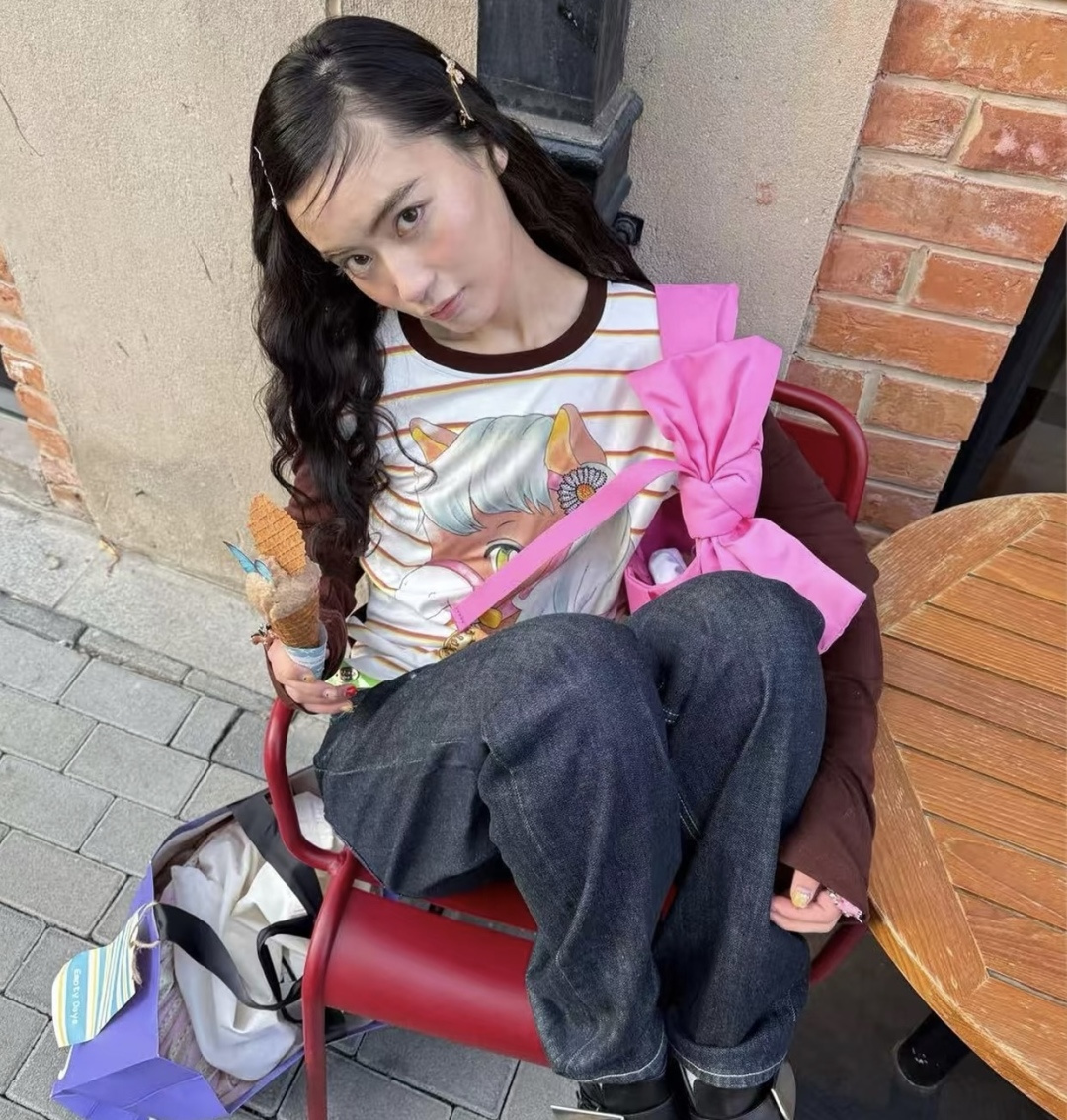 #Hermè♡²⁶卡通小马撞色长袖T恤 把童趣和高级感焊在身上了！奶fufu的条纹底色 深棕撞色袖 可爱