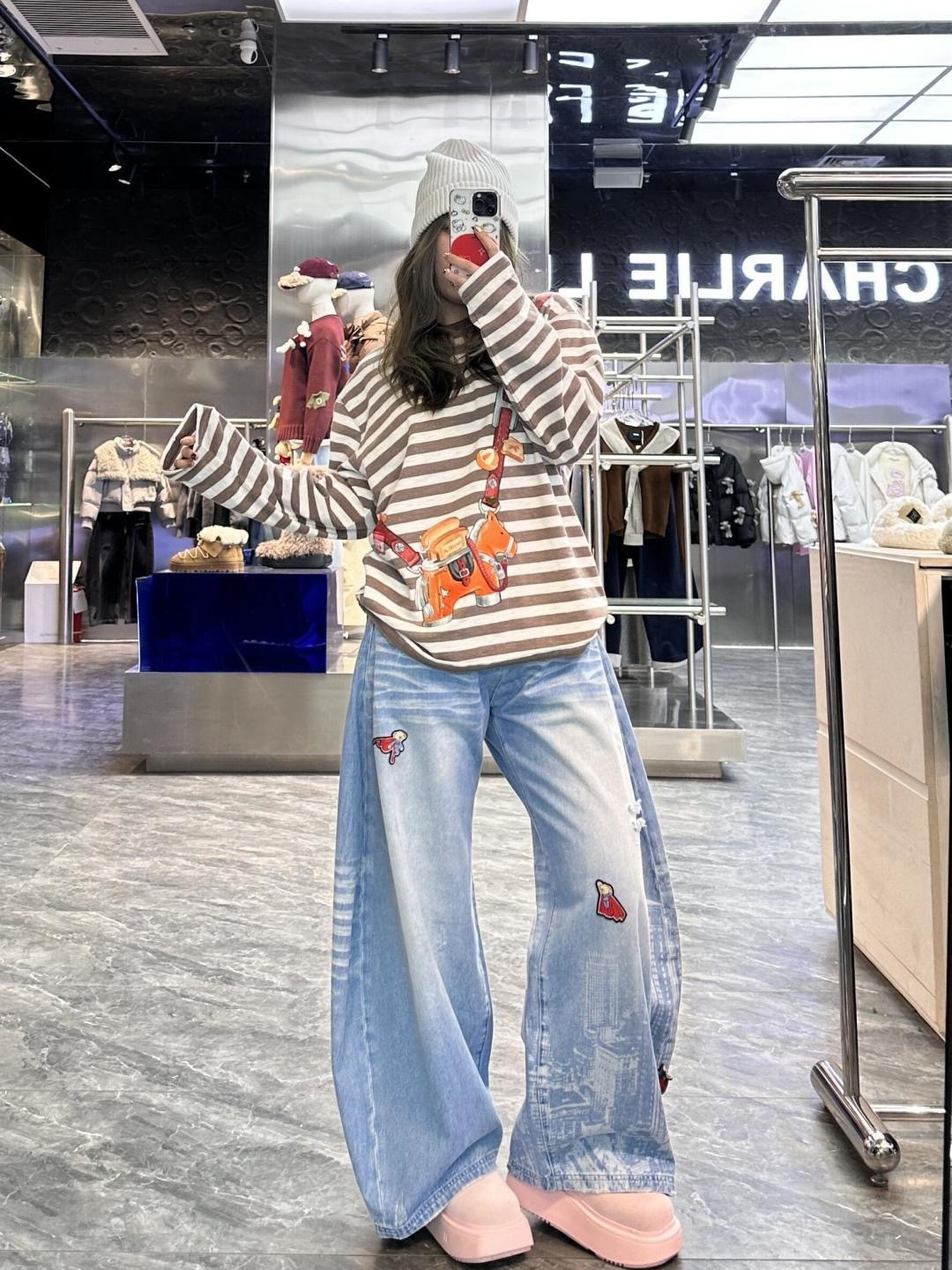 #Herme♡²⁶条纹长袖T ｜把法式慵懒穿在身上 经典棕白条纹自带松弛感 趣味马鞍印花直接把高级感拉满