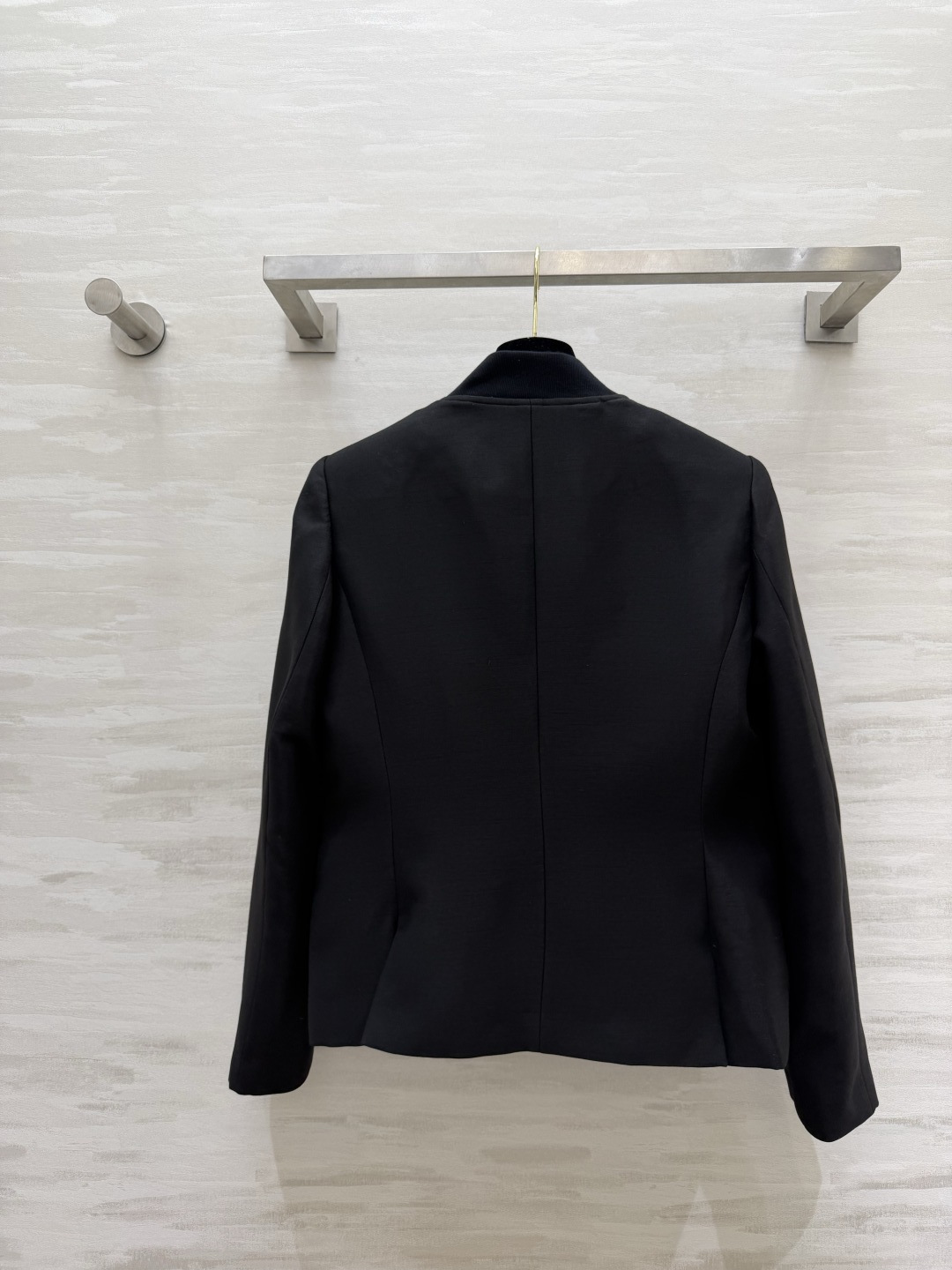 #Herme♡²⁶双排扣外套 直接把贵气感焊在身上✨立领棒球服版型 双排银扣设计 甜酷平衡 利落又显比例