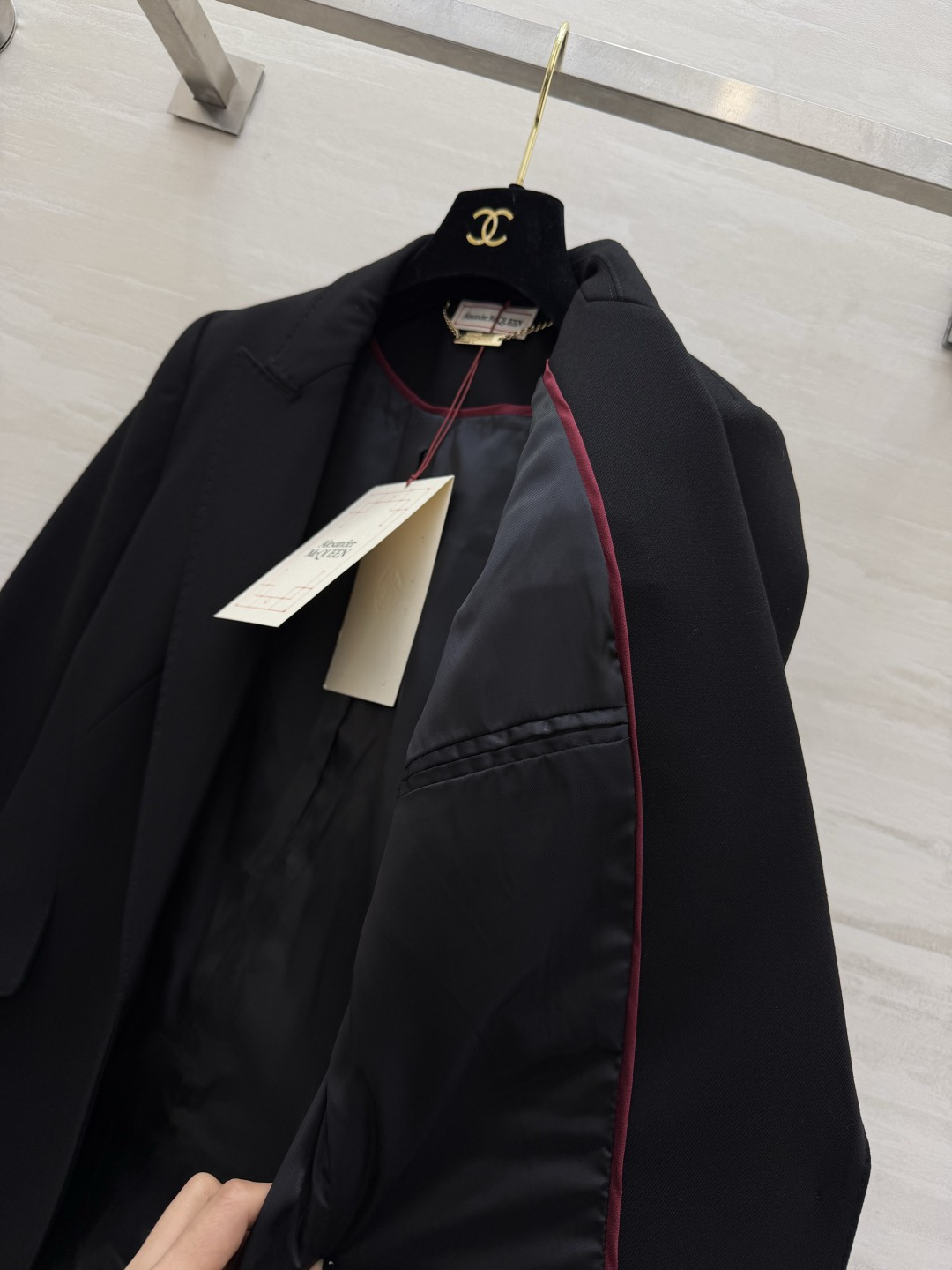 #Alexander McQuee♡²⁶新款西装外套 利落收腰剪裁 立体结构线 秒变沙漏腰 藏肉又显比例