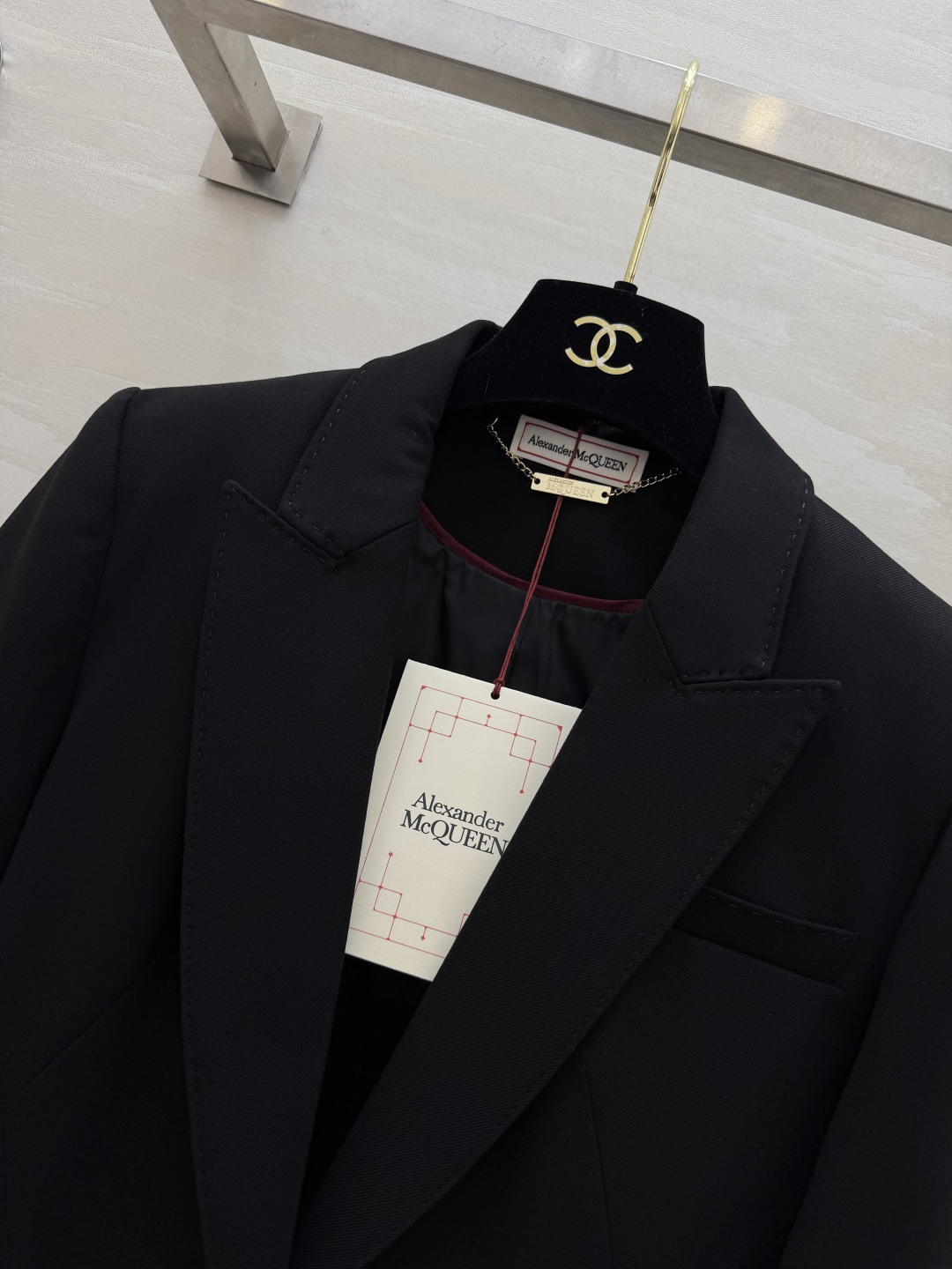 #Alexander McQuee♡²⁶新款西装外套 利落收腰剪裁 立体结构线 秒变沙漏腰 藏肉又显比例