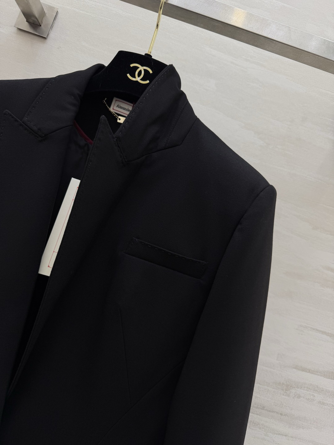 #Alexander McQuee♡²⁶新款西装外套 利落收腰剪裁 立体结构线 秒变沙漏腰 藏肉又显比例