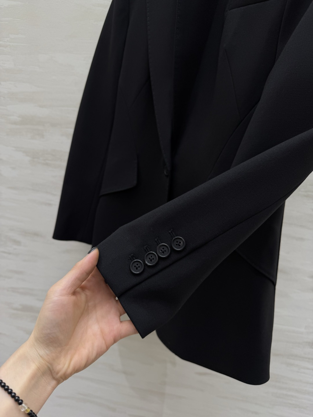 #Alexander McQuee♡²⁶新款西装外套 利落收腰剪裁 立体结构线 秒变沙漏腰 藏肉又显比例