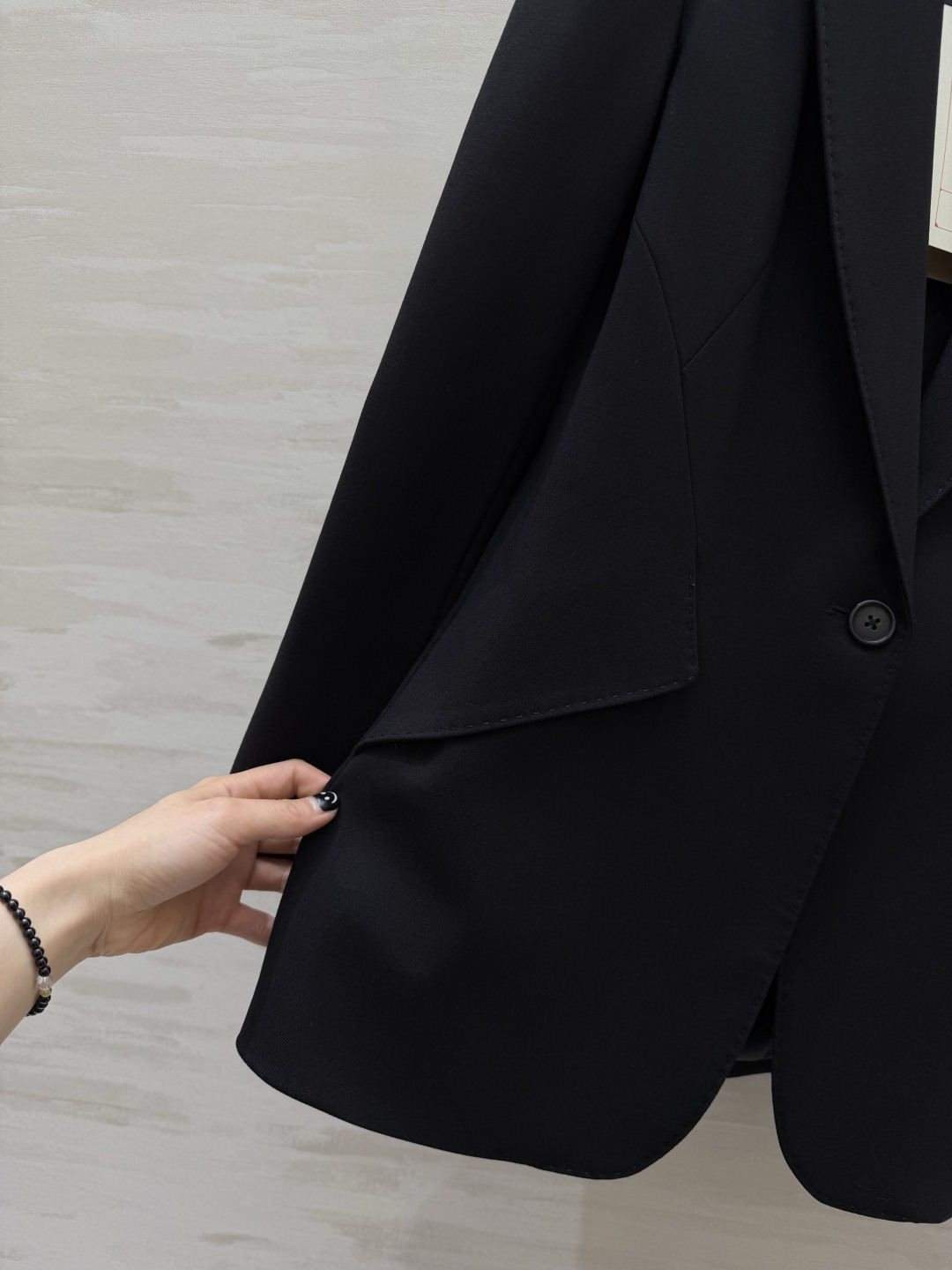 #Alexander McQuee♡²⁶新款西装外套 利落收腰剪裁 立体结构线 秒变沙漏腰 藏肉又显比例