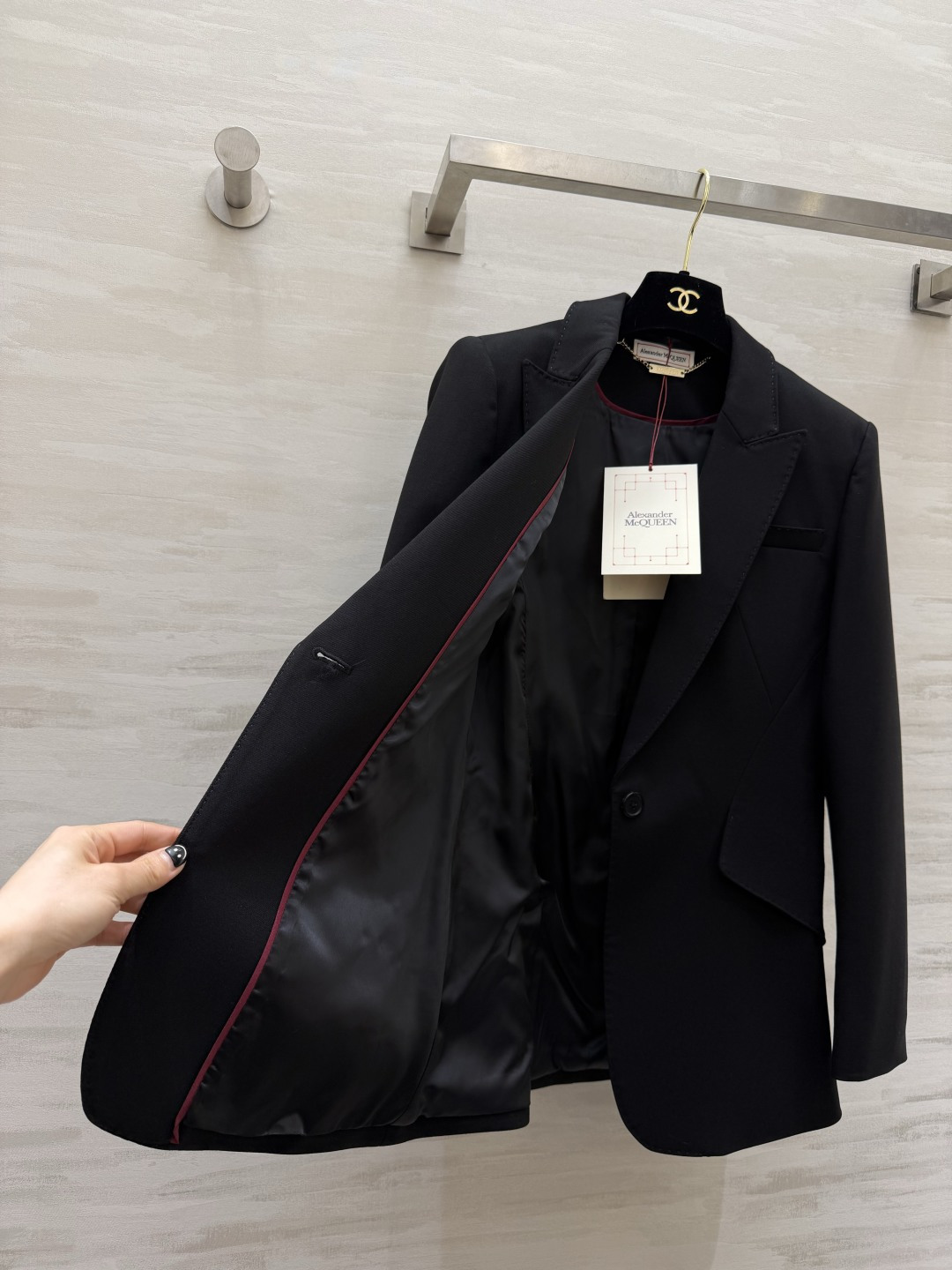 #Alexander McQuee♡²⁶新款西装外套 利落收腰剪裁 立体结构线 秒变沙漏腰 藏肉又显比例