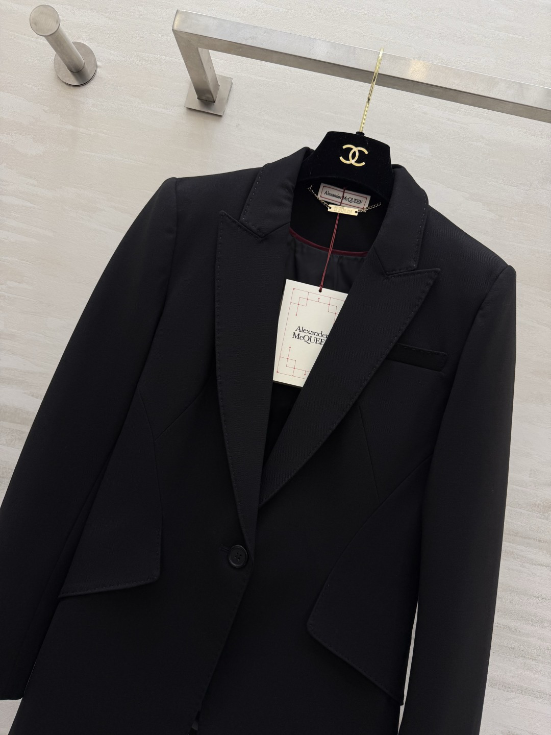 #Alexander McQuee♡²⁶新款西装外套 利落收腰剪裁 立体结构线 秒变沙漏腰 藏肉又显比例