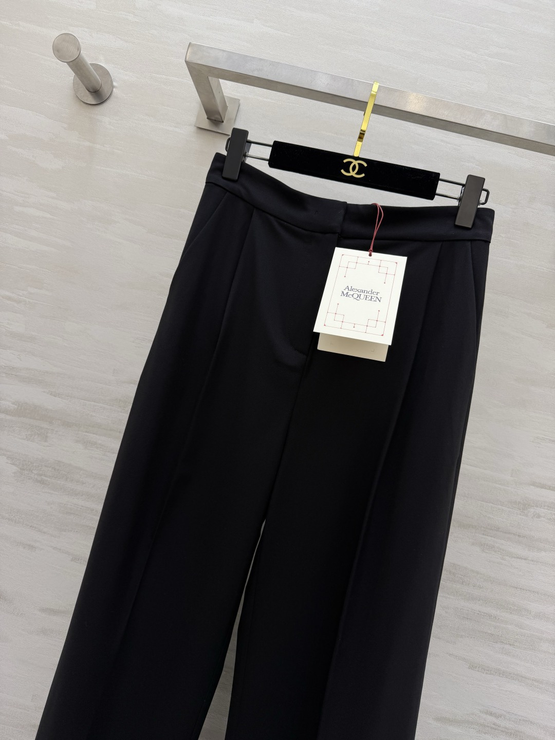 #Alexander McQuee♡²⁶新款阔腿西裤 利落中线压褶 立体结构线 整体设计简约大气 黑色自