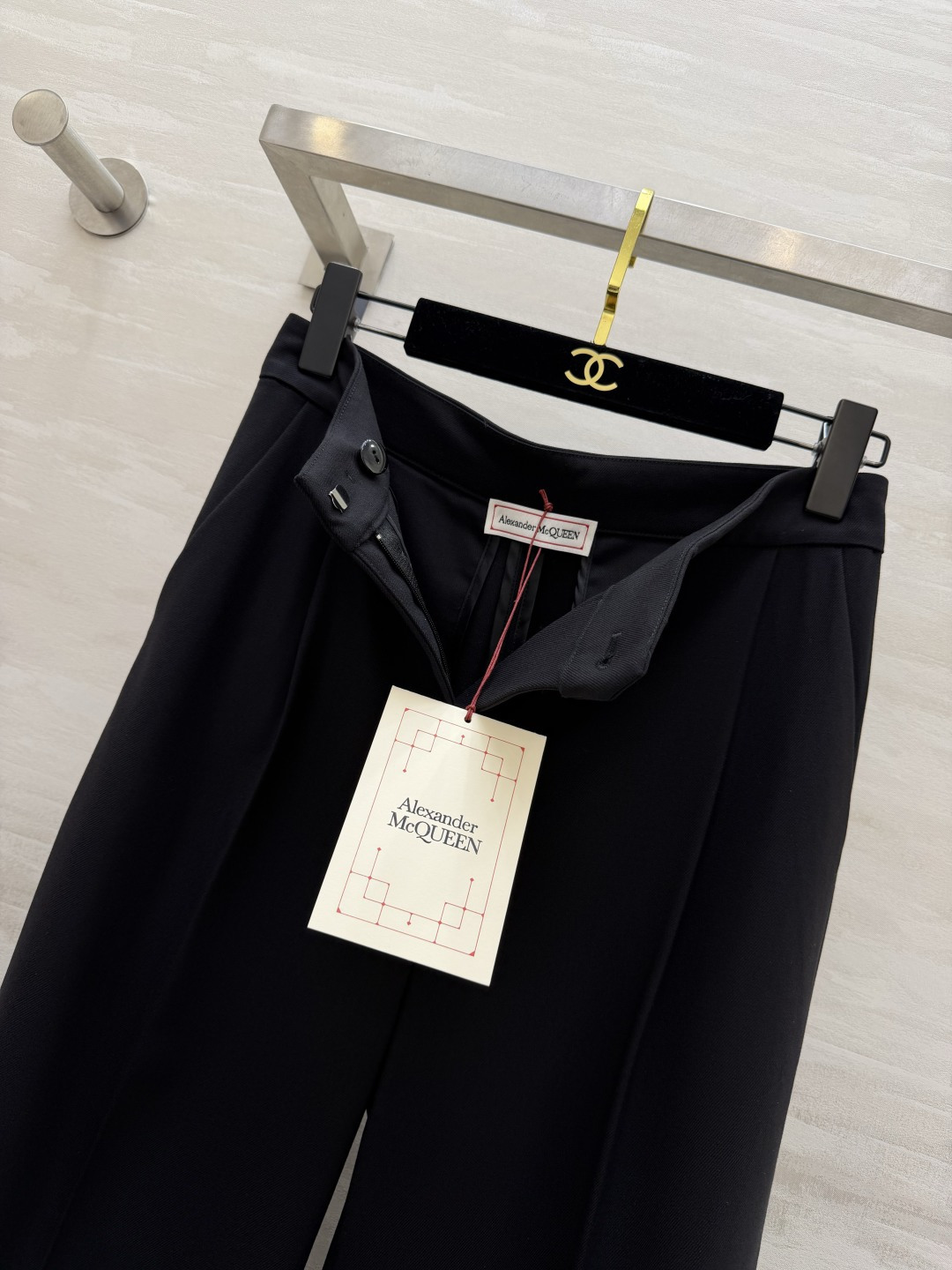 #Alexander McQuee♡²⁶新款阔腿西裤 利落中线压褶 立体结构线 整体设计简约大气 黑色自