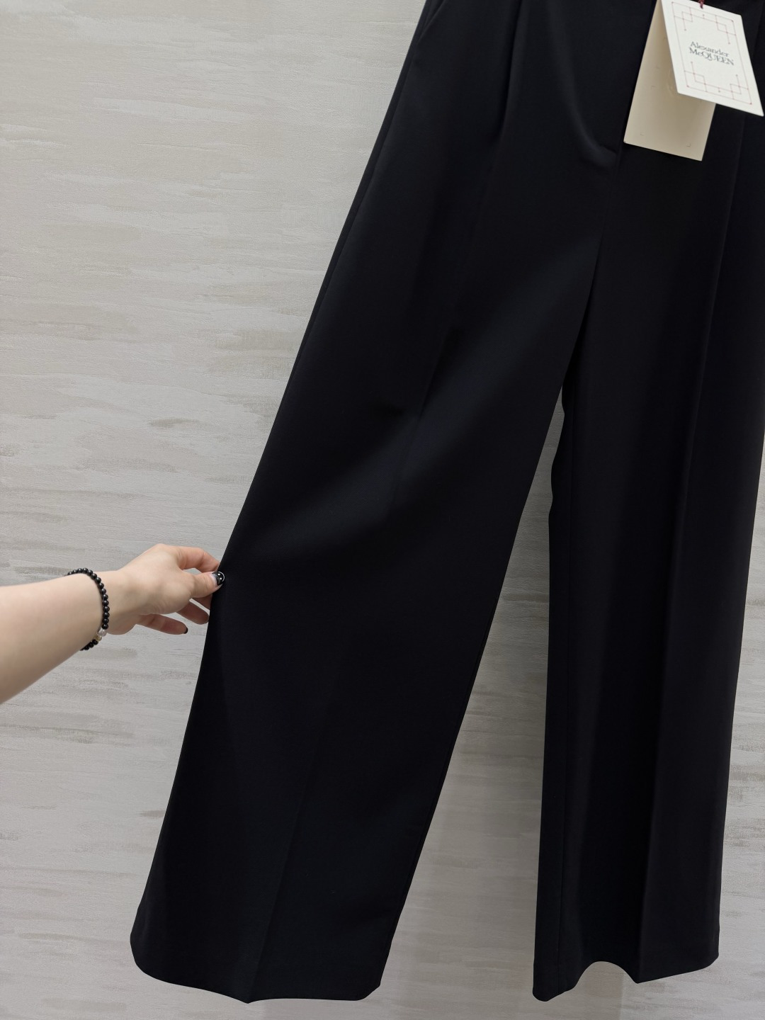 #Alexander McQuee♡²⁶新款阔腿西裤 利落中线压褶 立体结构线 整体设计简约大气 黑色自