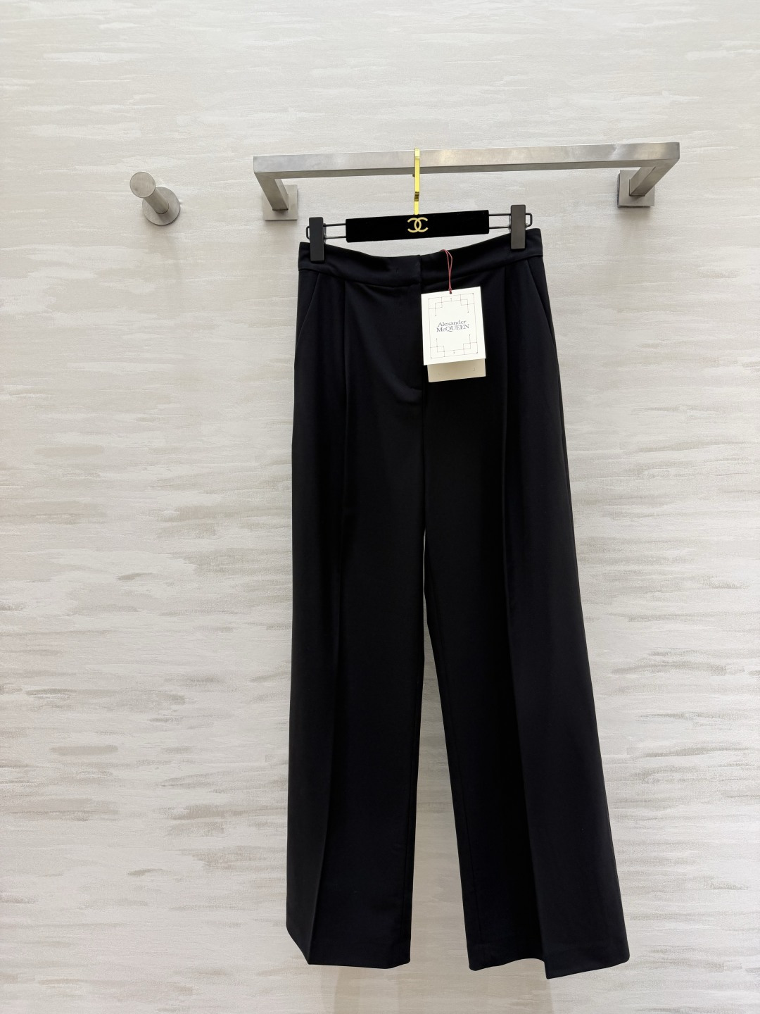 #Alexander McQuee♡²⁶新款阔腿西裤 利落中线压褶 立体结构线 整体设计简约大气 黑色自