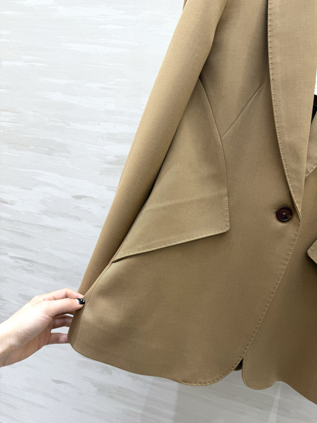 #Alexander McQuee♡²⁶新款西装外套 利落收腰剪裁 立体结构线 秒变沙漏腰 藏肉又显比例