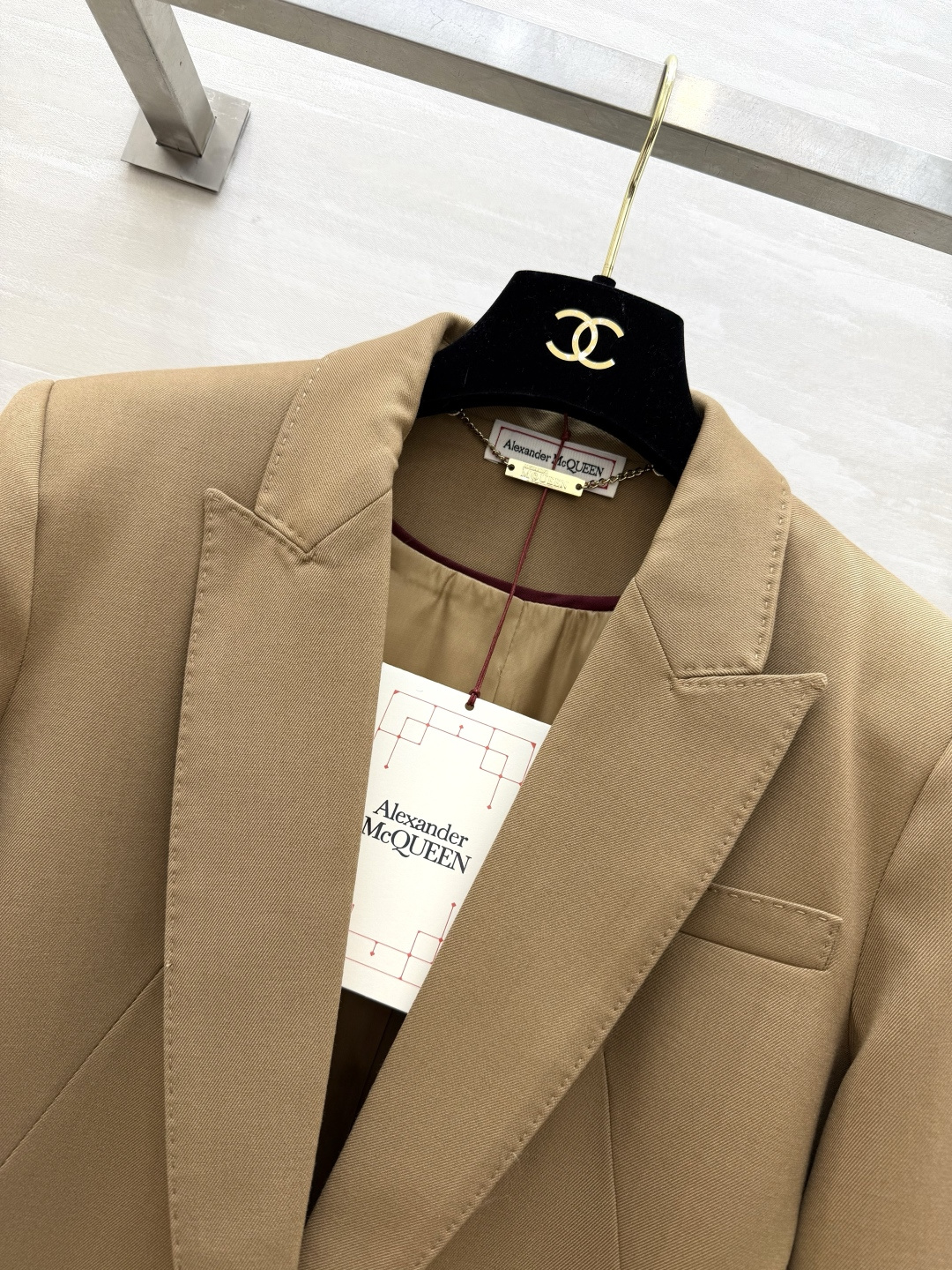 #Alexander McQuee♡²⁶新款西装外套 利落收腰剪裁 立体结构线 秒变沙漏腰 藏肉又显比例