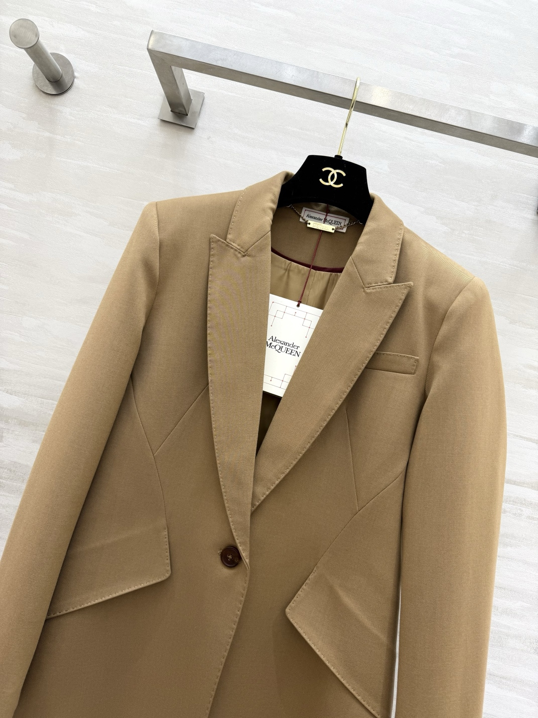 #Alexander McQuee♡²⁶新款西装外套 利落收腰剪裁 立体结构线 秒变沙漏腰 藏肉又显比例