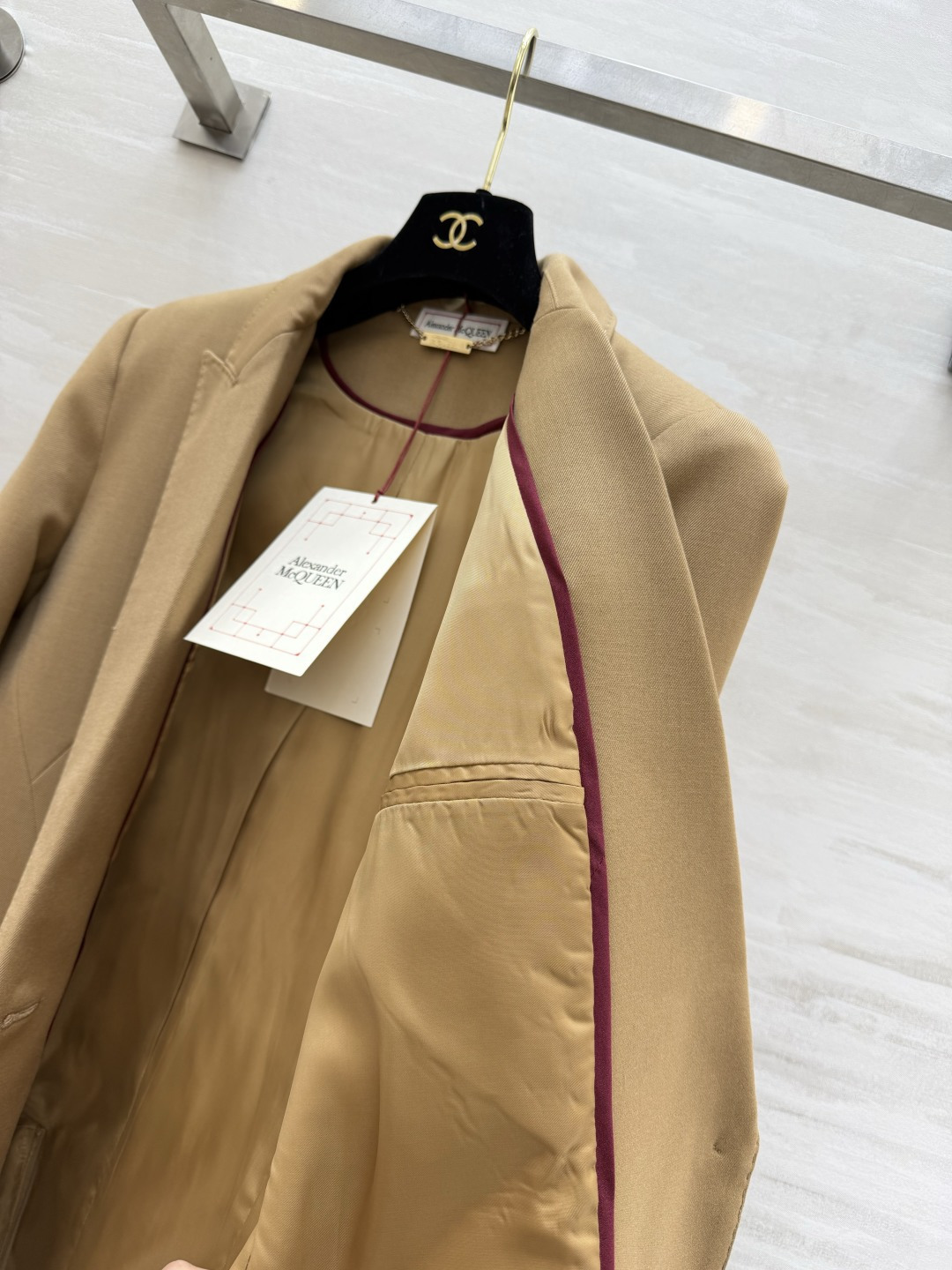 #Alexander McQuee♡²⁶新款西装外套 利落收腰剪裁 立体结构线 秒变沙漏腰 藏肉又显比例