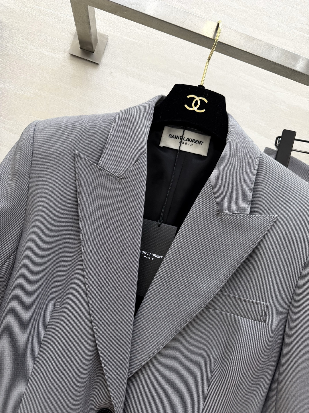 #ysl²⁶大女主灰色西装套装 立体剪裁 挺括版型不挑身材 利落剪裁藏肉显瘦 单排扣设计经典不过时 阔腿