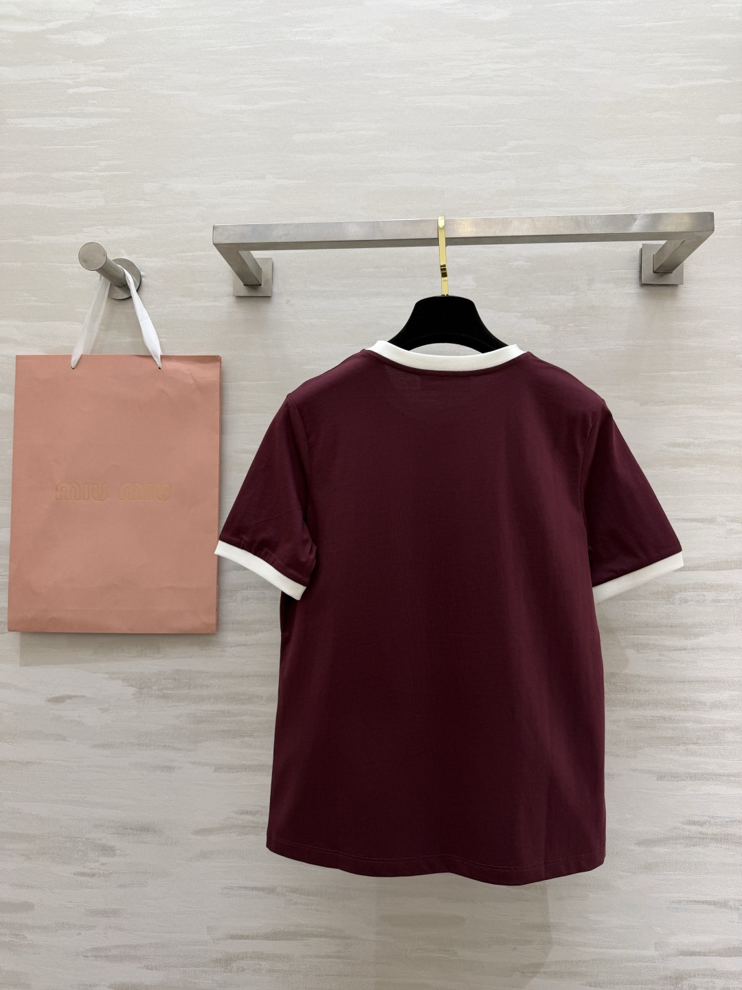 #MiuMi♡²⁶撞色罗纹领字母T恤｜ 三色可选 撞色圆领 立体刺绣 高支棉亲肤透气 白棕/橄榄棕/酒红