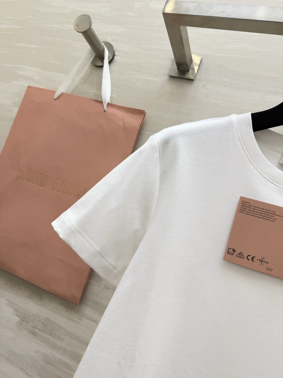 #MiuMi♡²⁶ss字母珠片刺绣🪡短袖T恤 三色可选 手工重工珠片logo 高支棉 亲肤透气 白/粉/