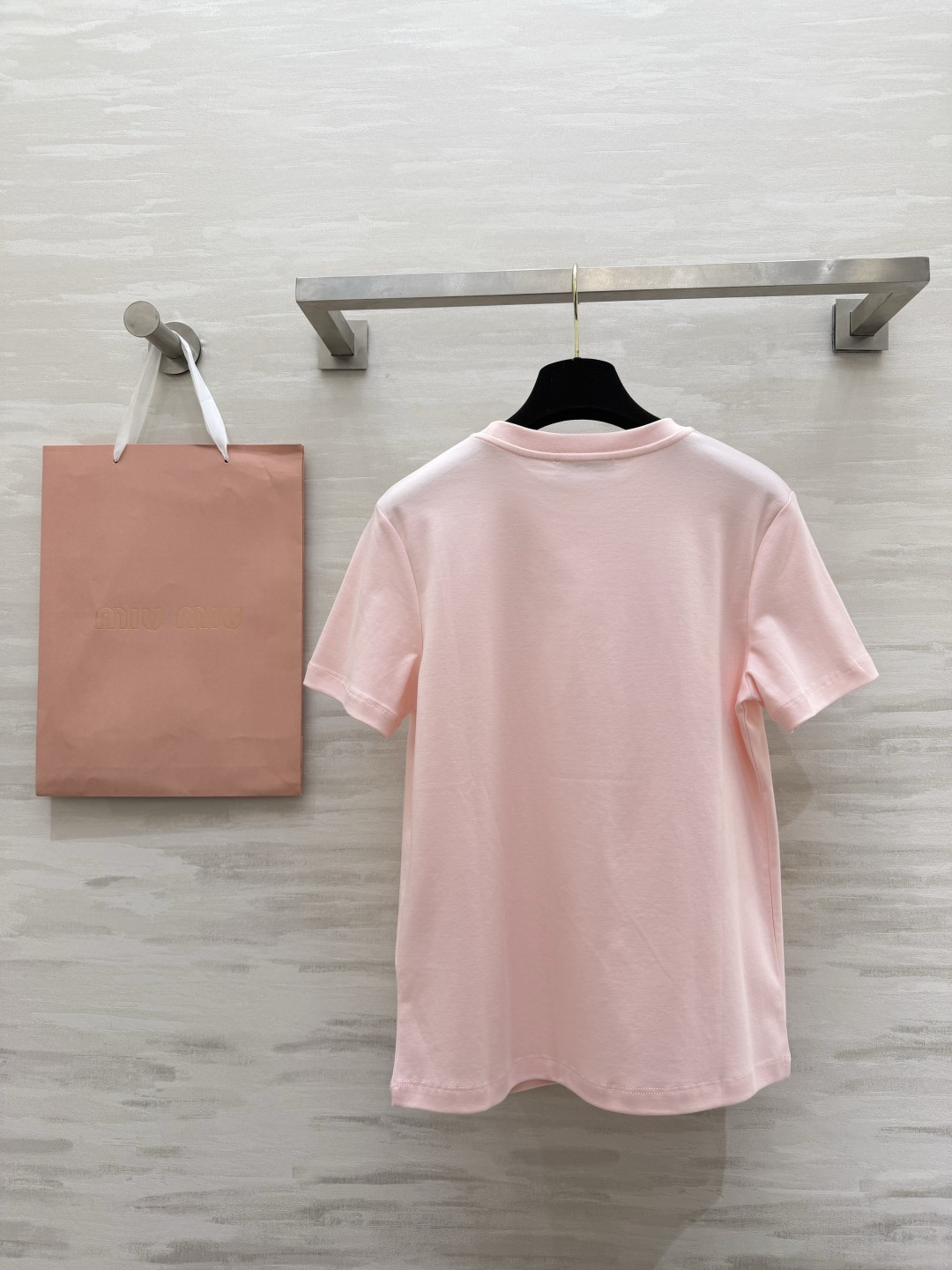 #MiuMi♡²⁶ss字母珠片刺绣🪡短袖T恤 三色可选 手工重工珠片logo 高支棉 亲肤透气 白/粉/