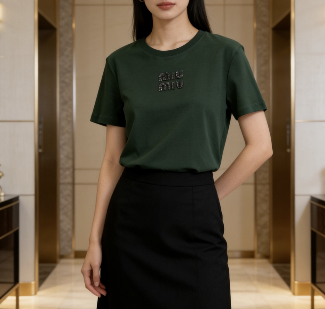 #MiuMi♡²⁶ss字母珠片刺绣🪡短袖T恤 三色可选 手工重工珠片logo 高支棉 亲肤透气 白/粉/