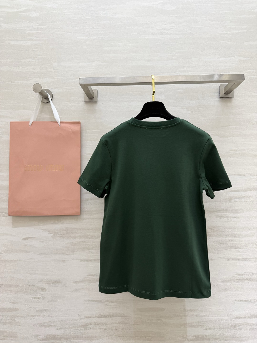 #MiuMi♡²⁶ss字母珠片刺绣🪡短袖T恤 三色可选 手工重工珠片logo 高支棉 亲肤透气 白/粉/