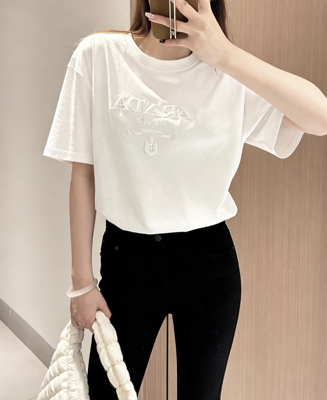 #Prad♡²⁶浮雕LOGO短袖 黑白两色 立体植绣工艺 高支棉亲肤透气c宽松版型不挑人 通勤休闲都可 