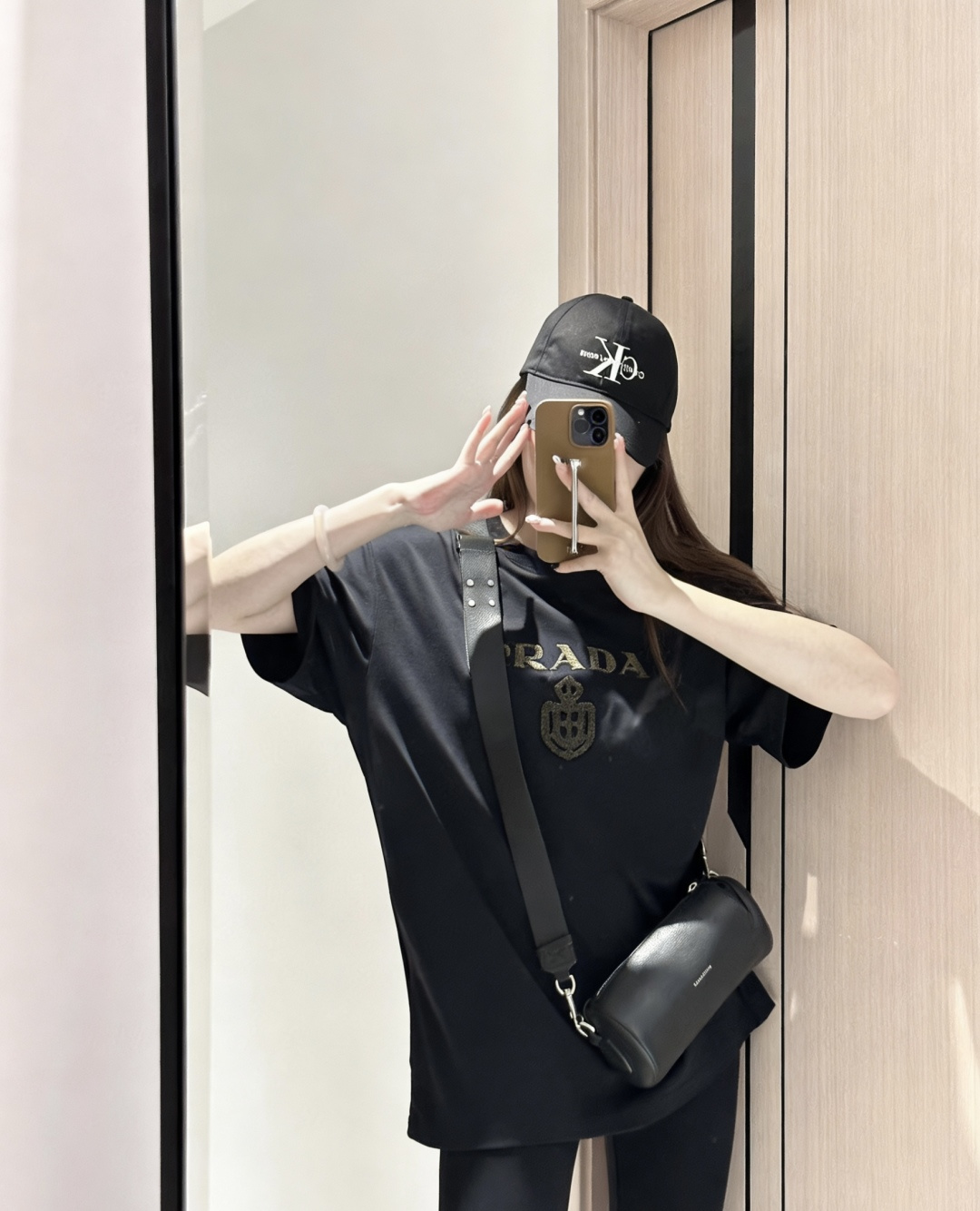 #Prad♡²⁶浮雕LOGO短袖 黑白两色 立体植绣工艺 高支棉亲肤透气c宽松版型不挑人 通勤休闲都可 