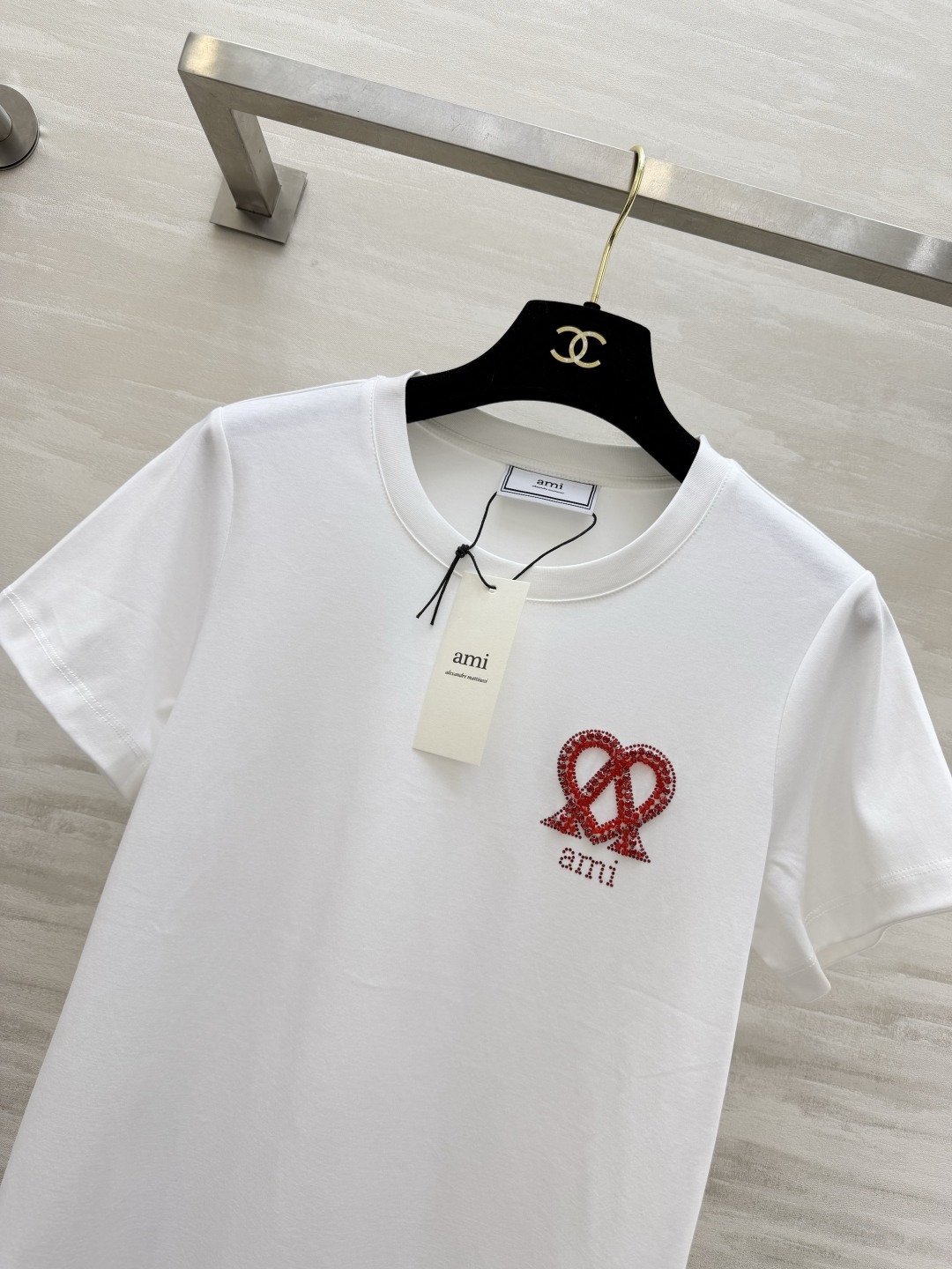 #AMI²⁶重工T恤 手工烫钻双爱心A标 把精致感拉满 低调又显贵 高支纯棉 软乎乎的巨亲肤 夏天穿完全