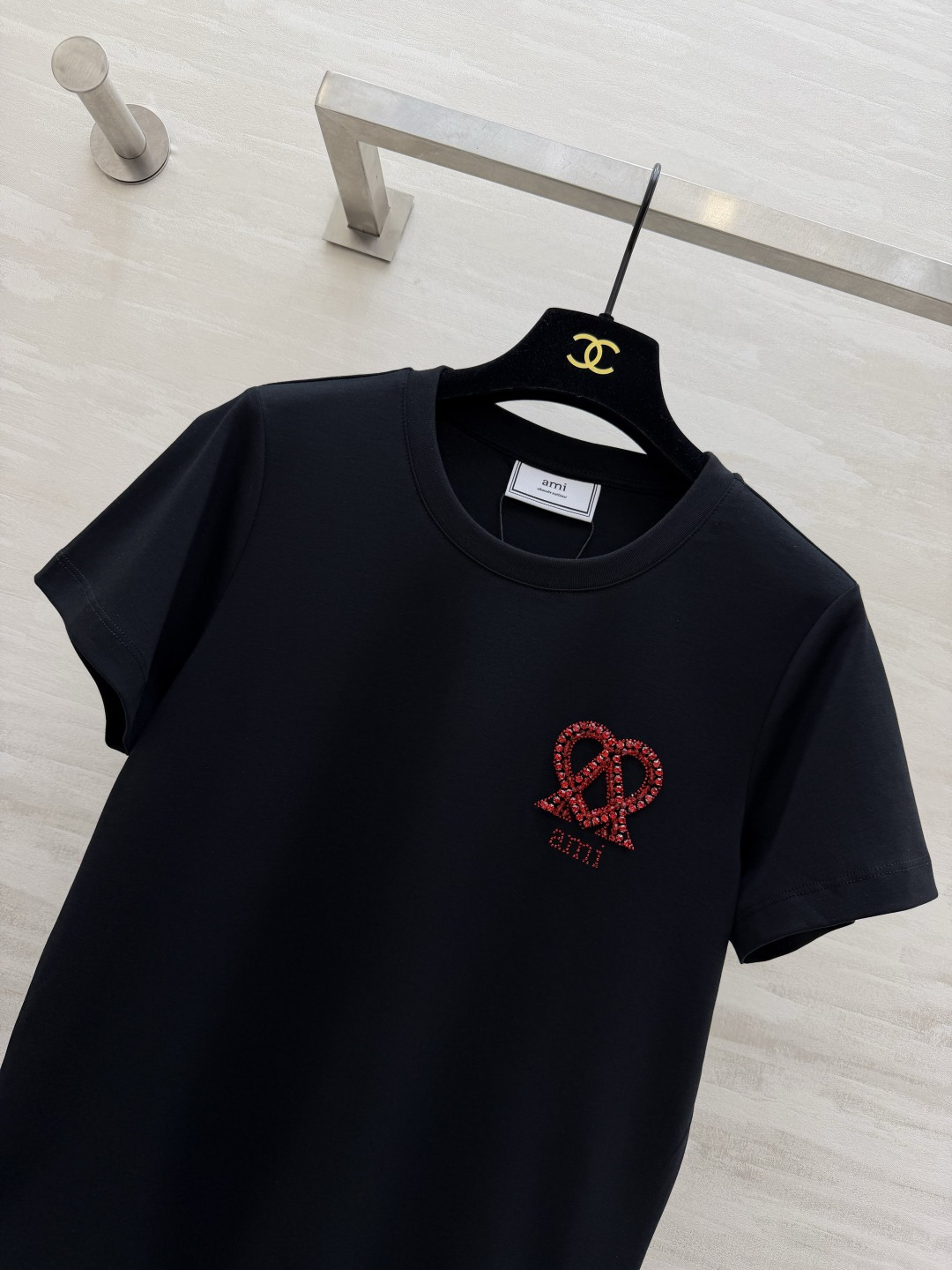 #AMI²⁶重工T恤 手工烫钻双爱心A标 把精致感拉满 低调又显贵 高支纯棉 软乎乎的巨亲肤 夏天穿完全
