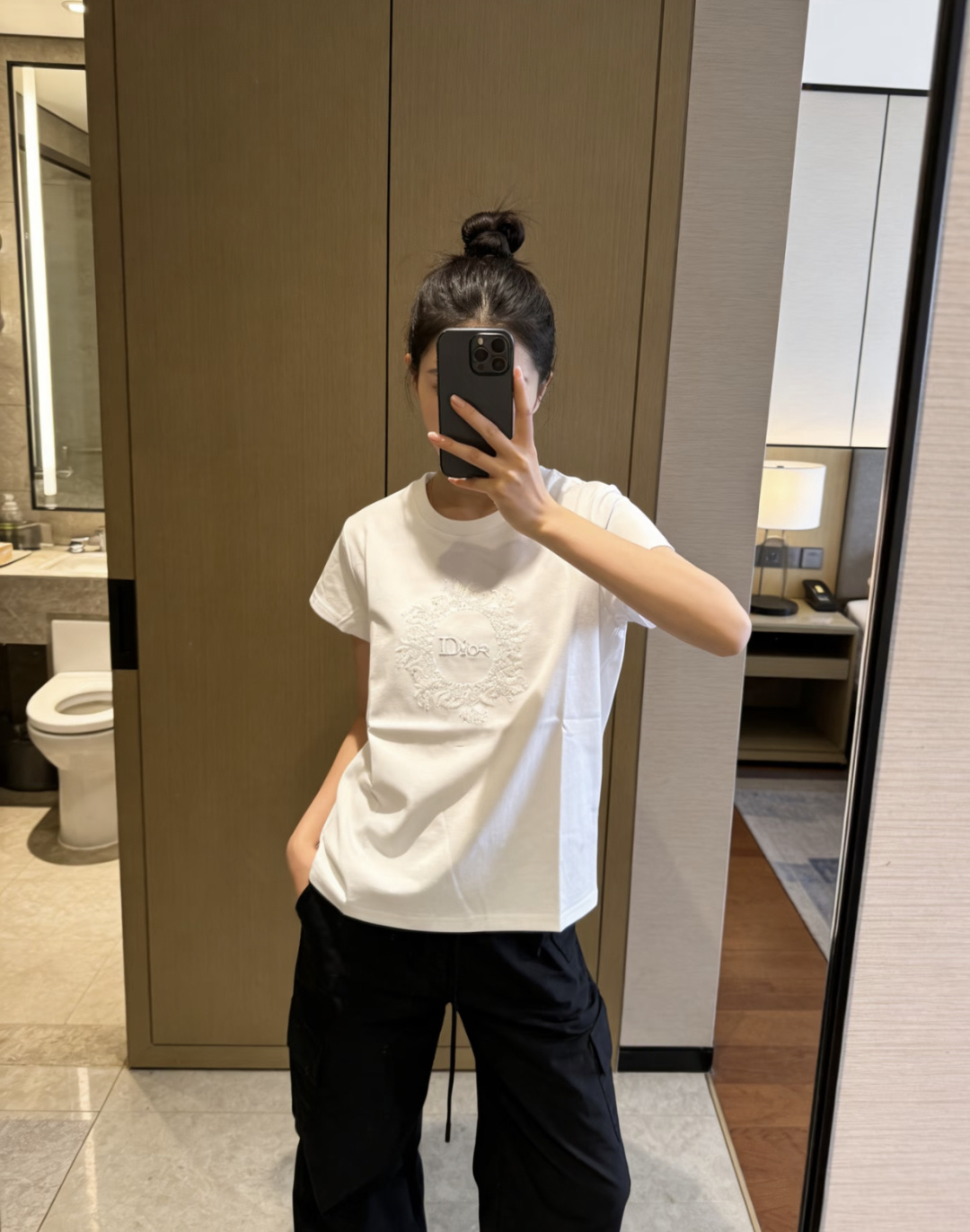 #Dio♡²⁶重工圆领T恤 立体手工钉珠 高级感拉满黑白粉三色 高支棉面料 透气亲肤 高品质定制 现货首