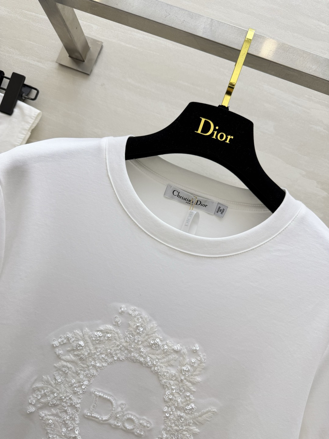 #Dio♡²⁶重工圆领T恤 立体手工钉珠 高级感拉满黑白粉三色 高支棉面料 透气亲肤 高品质定制 现货首