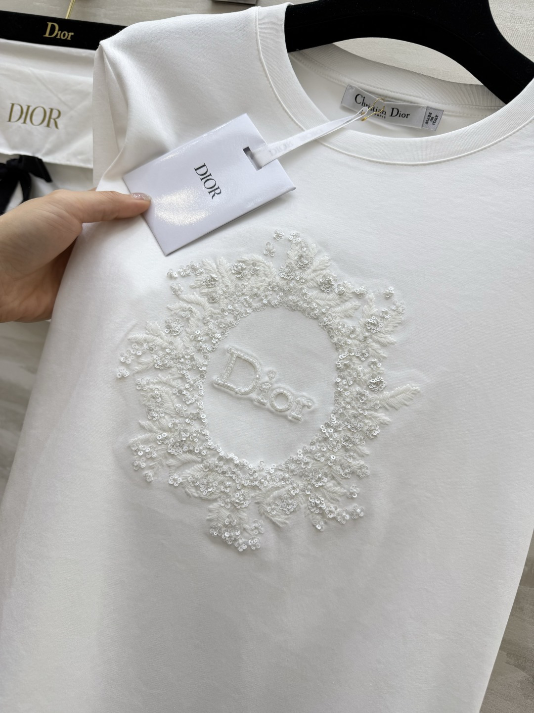 #Dio♡²⁶重工圆领T恤 立体手工钉珠 高级感拉满黑白粉三色 高支棉面料 透气亲肤 高品质定制 现货首